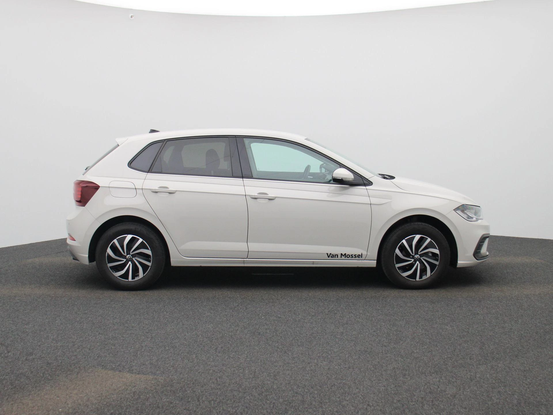 Volkswagen-Polo-image-5