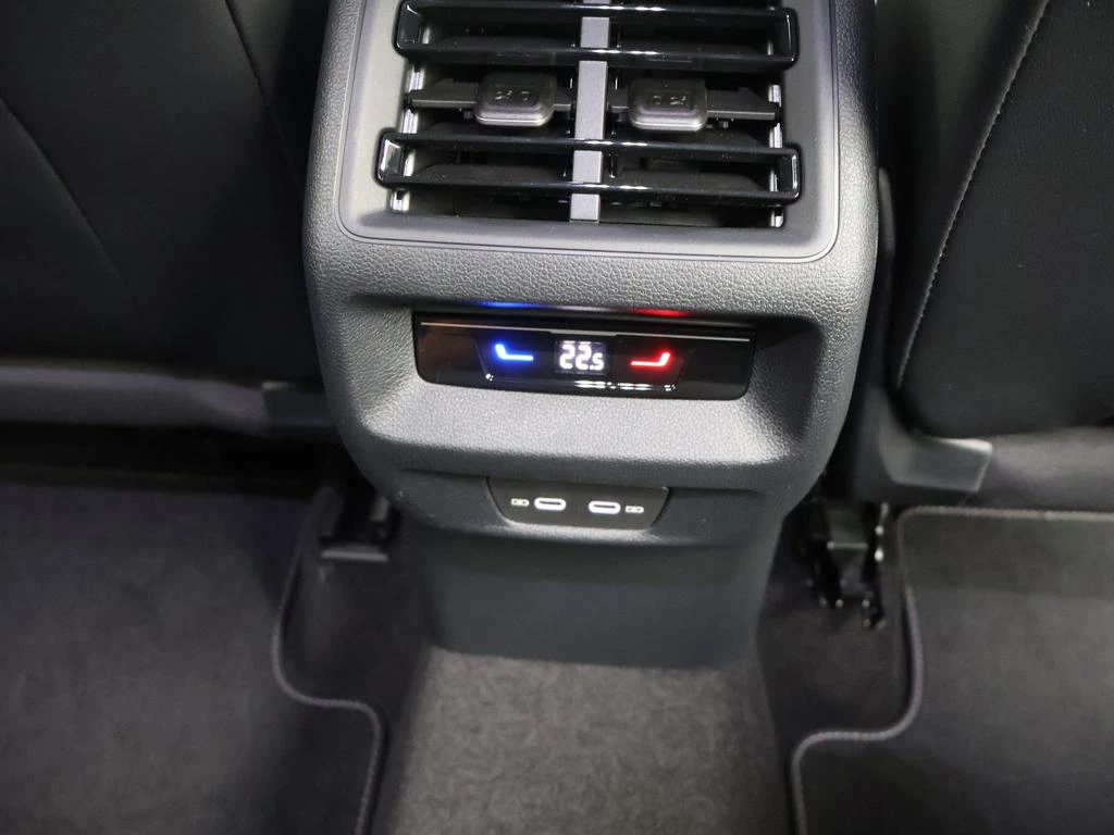 Volkswagen-Tiguan-image-16