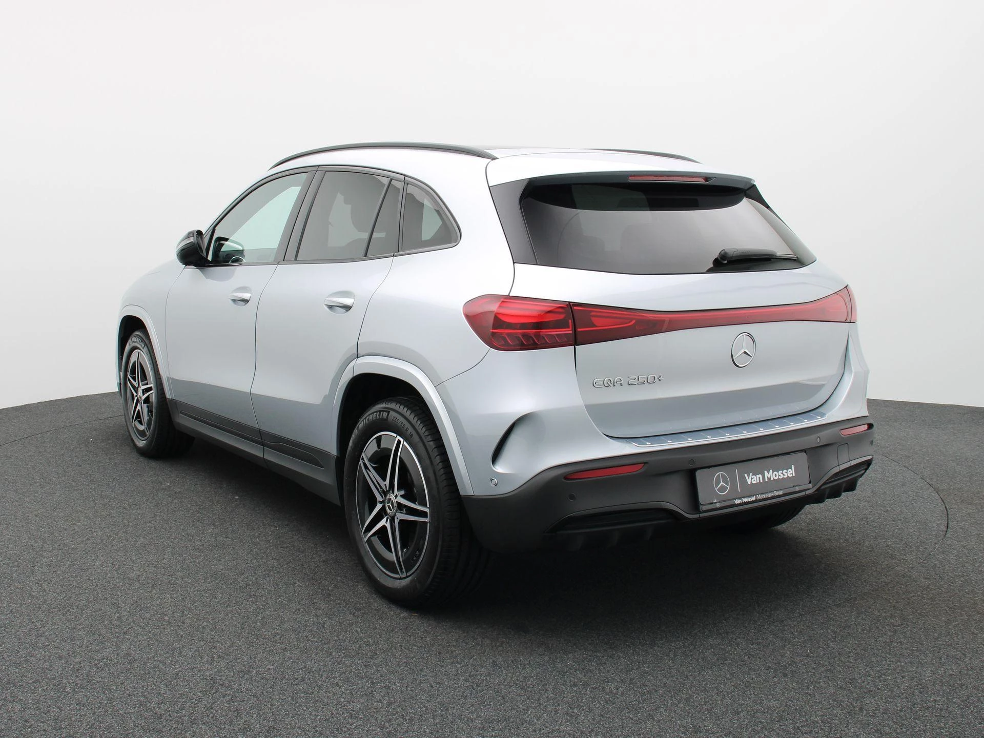 Mercedes-Benz-EQA-image-1