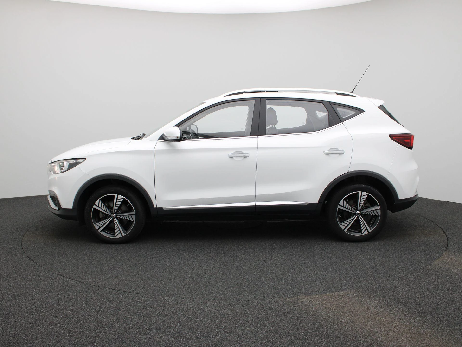 MG-ZS EV-image-3