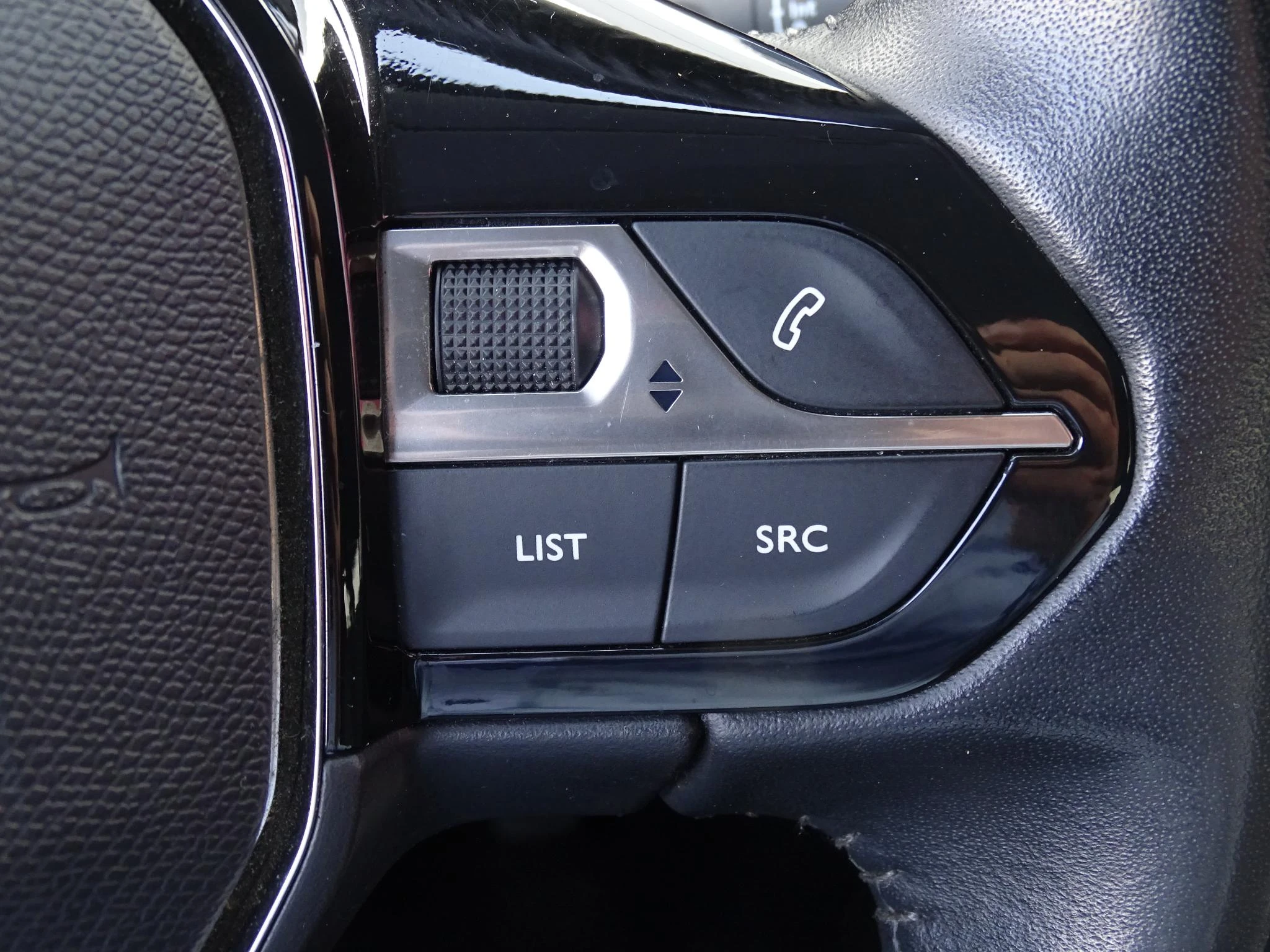 Peugeot-208-image-12