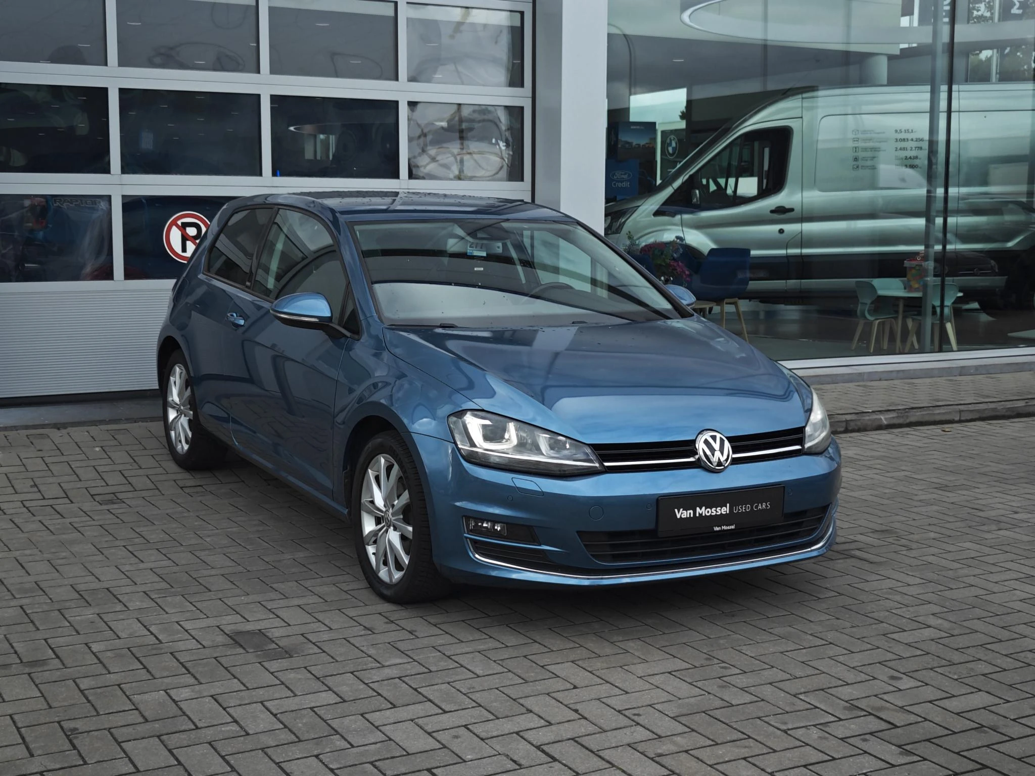 Volkswagen-Golf-image-2