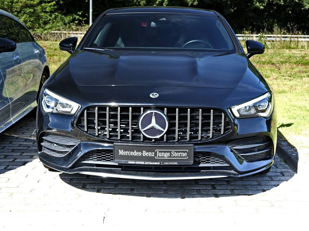 Mercedes-Benz-CLA 220 d-image-3