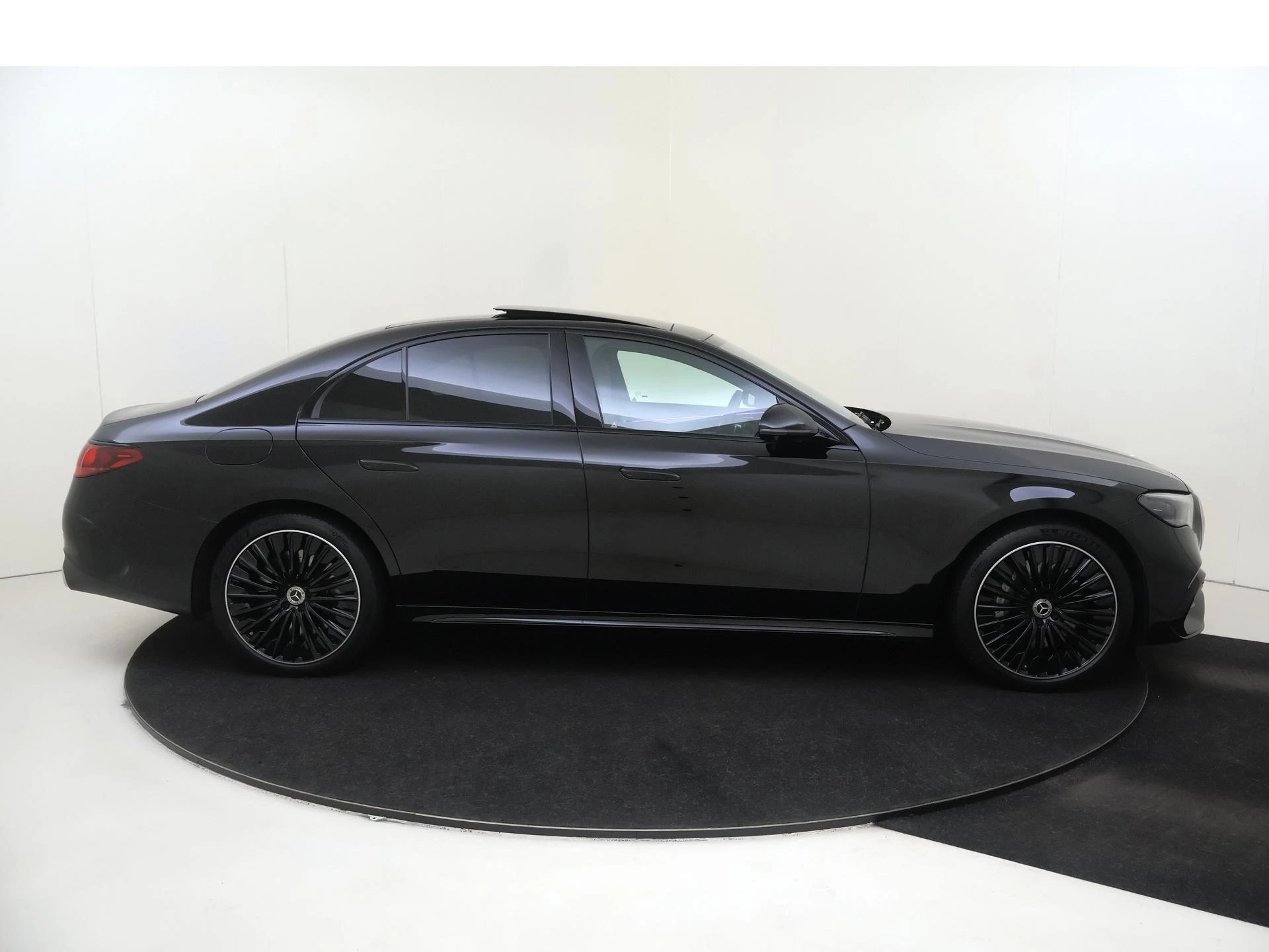 Mercedes-Benz-E-Klasse-image-10