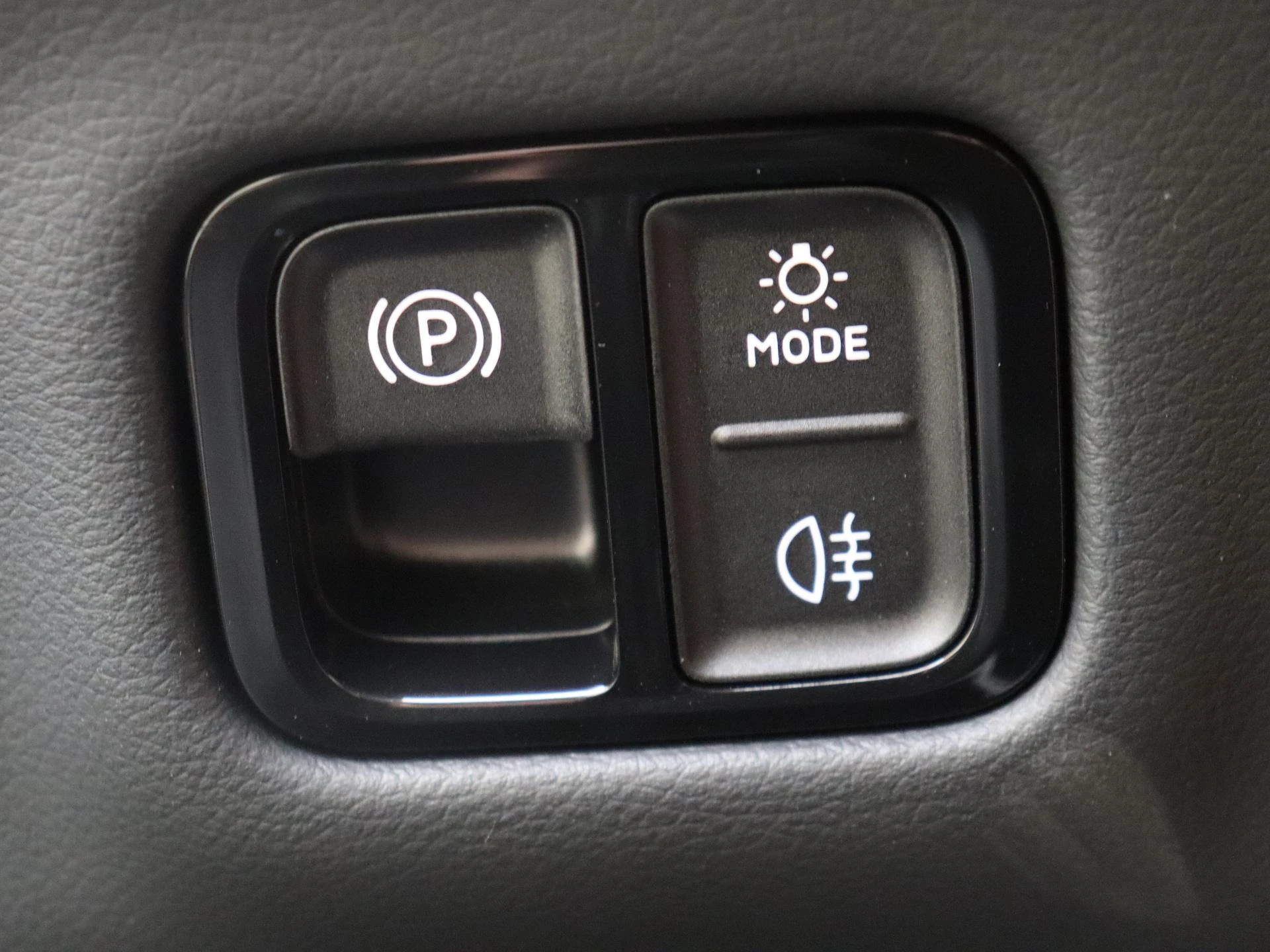 Mercedes-Benz-C-Klasse-image-23