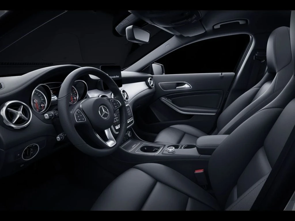 Mercedes-Benz-GLA 250-image-8