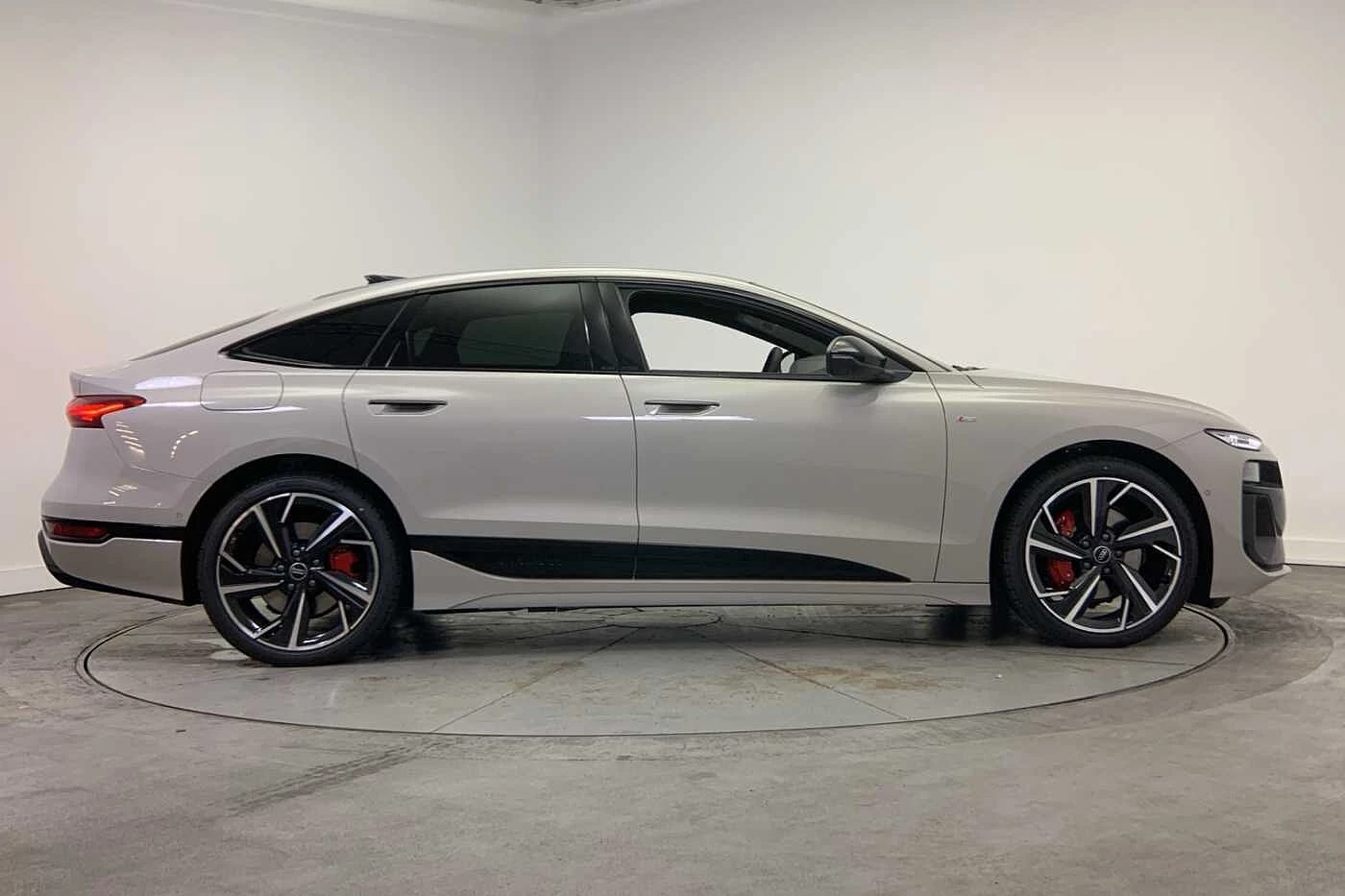 Audi-A6 Sportback e-tron-image-3