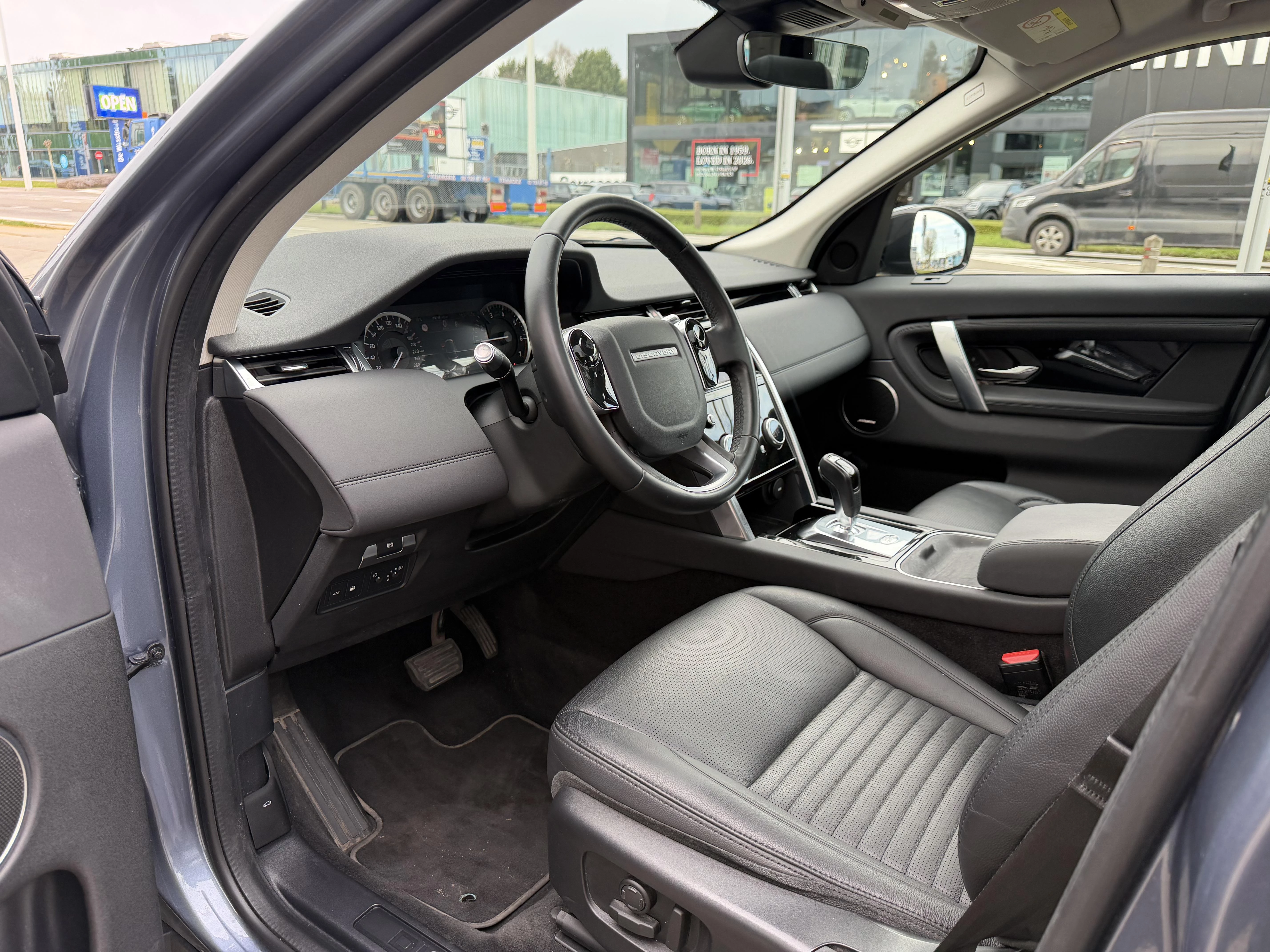 Land Rover-Discovery Sport-image-9