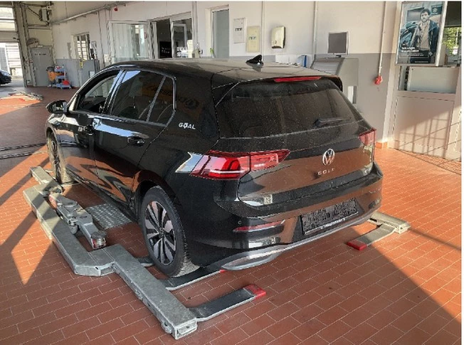 Volkswagen Golf VIII 1.5 eTSI DSG Goal Pano, AHK, Rear-View