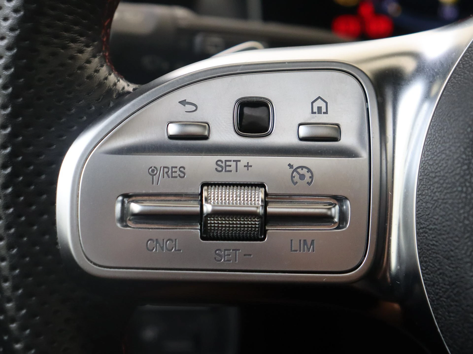 Mercedes-Benz-A-Klasse-image-11