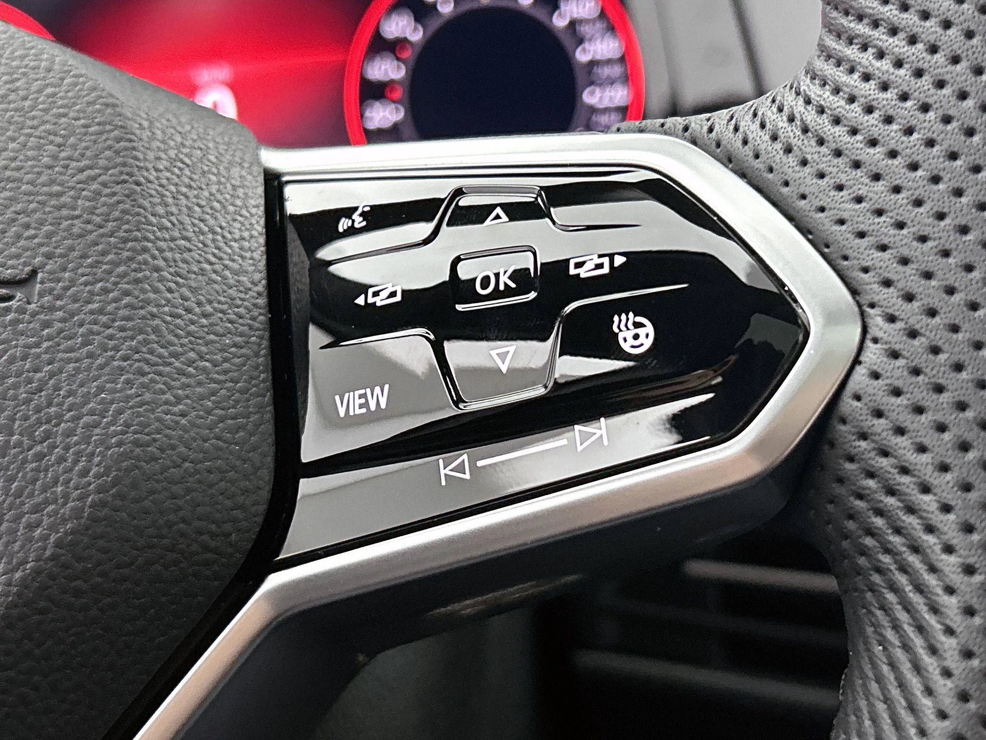 Volkswagen-Golf-image-12