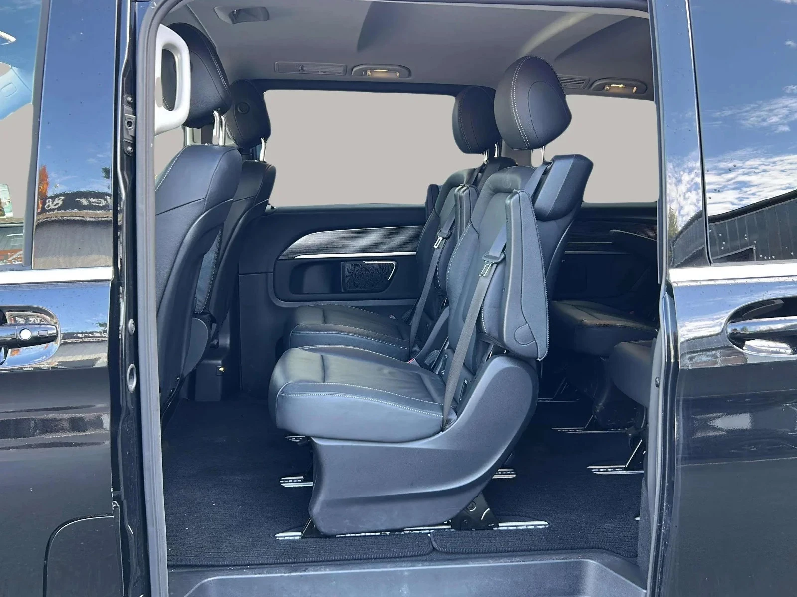 Mercedes-Benz-EQV-image-9