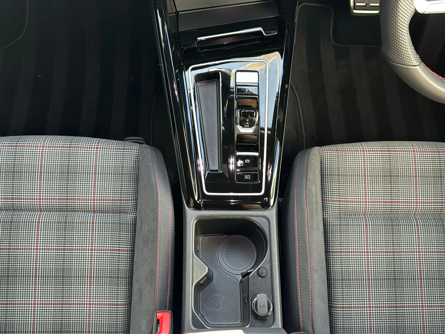 Volkswagen-Golf-image-11