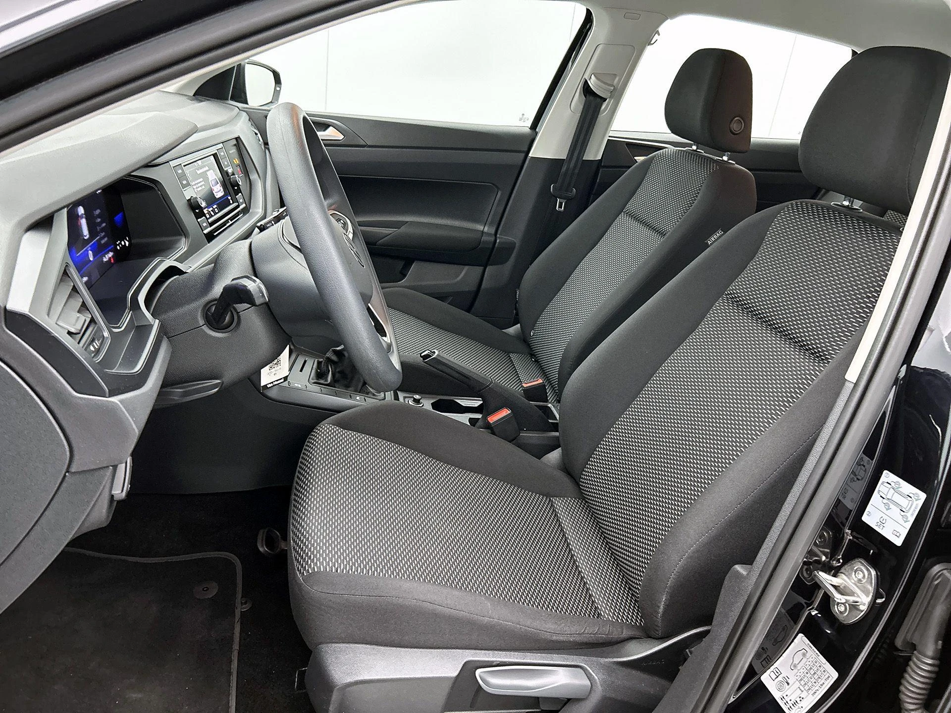Volkswagen-Polo-image-37