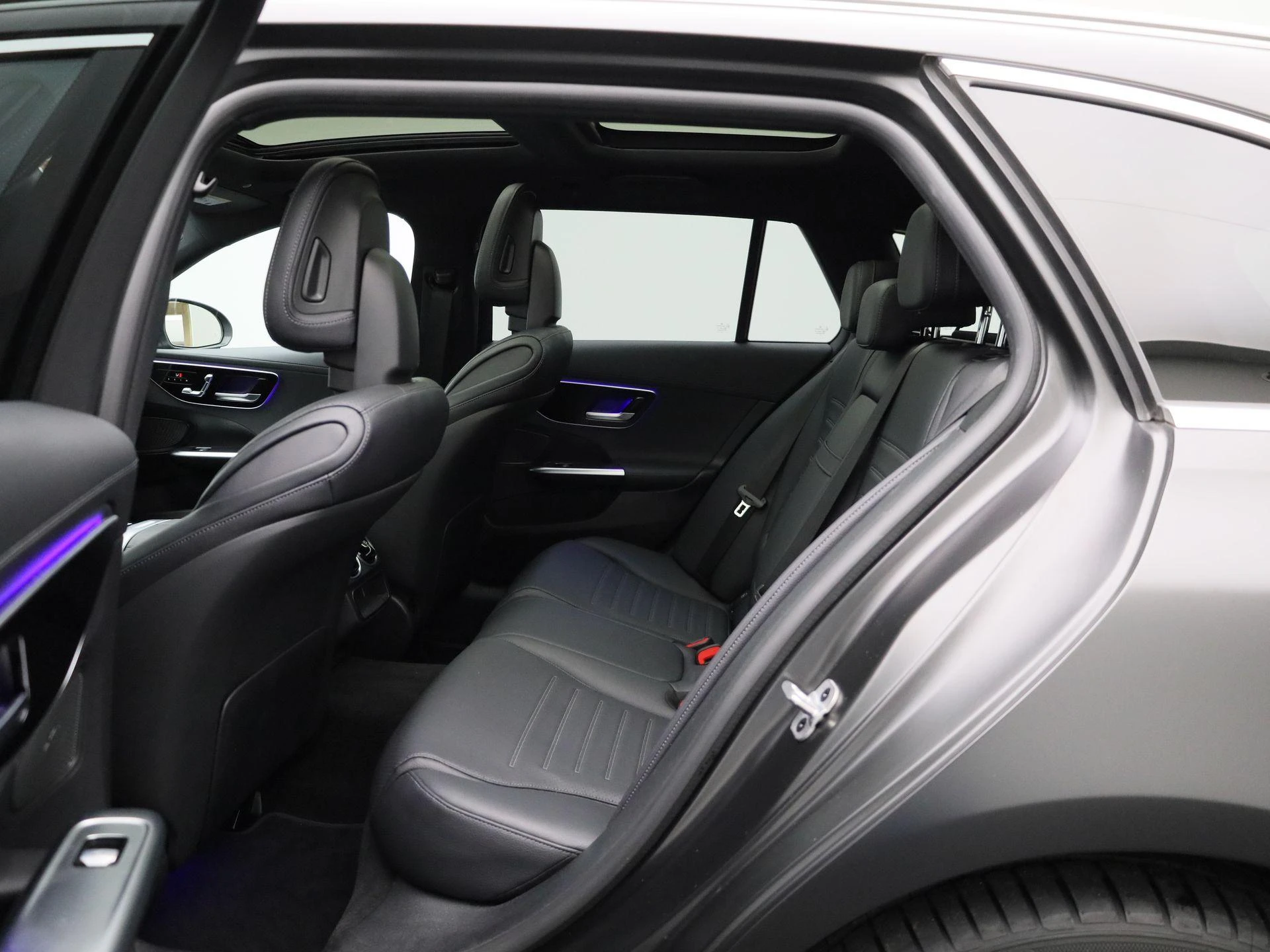 Mercedes-Benz-C-Klasse-image-9