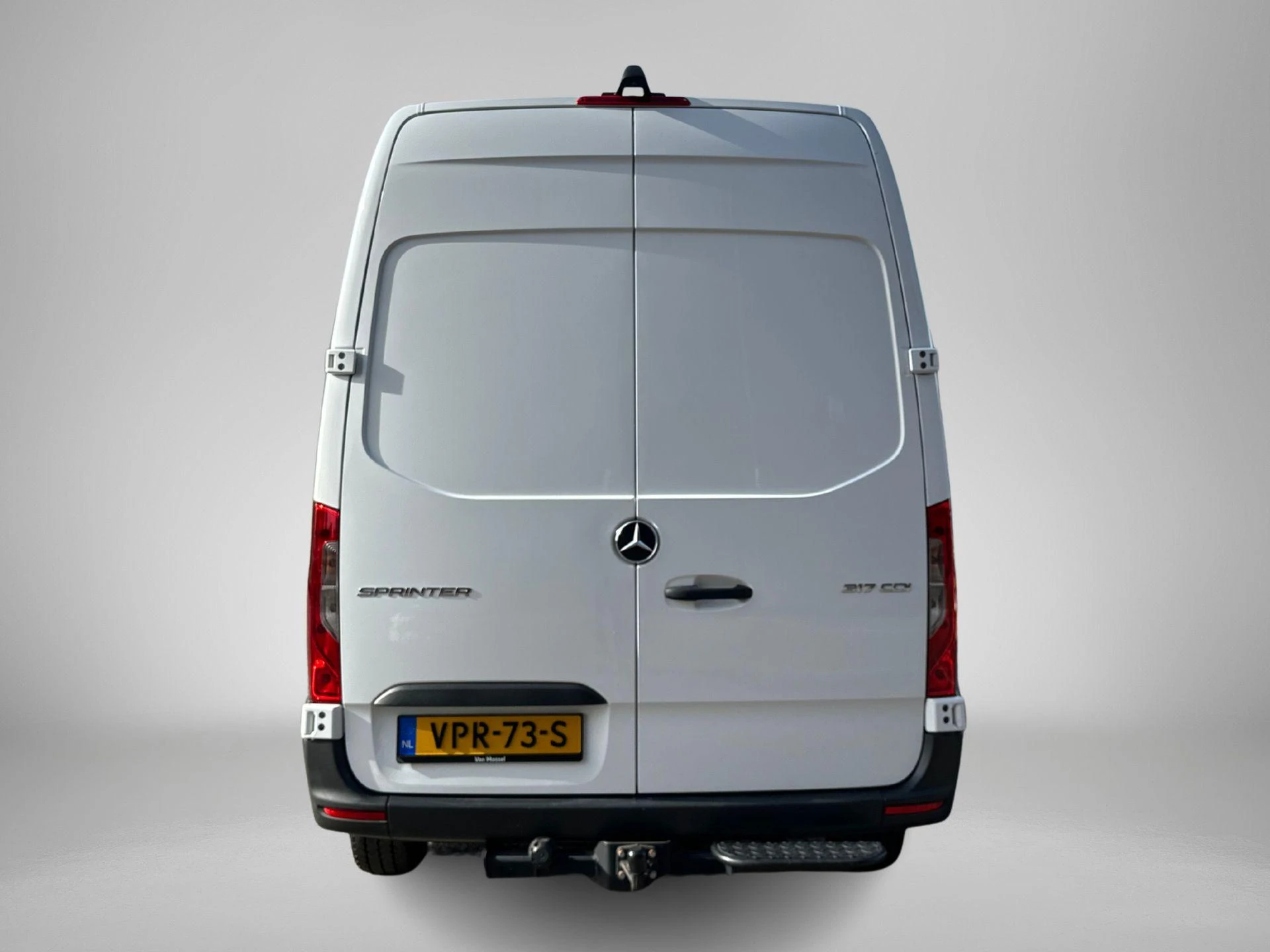 Mercedes-Benz-Sprinter-image-2