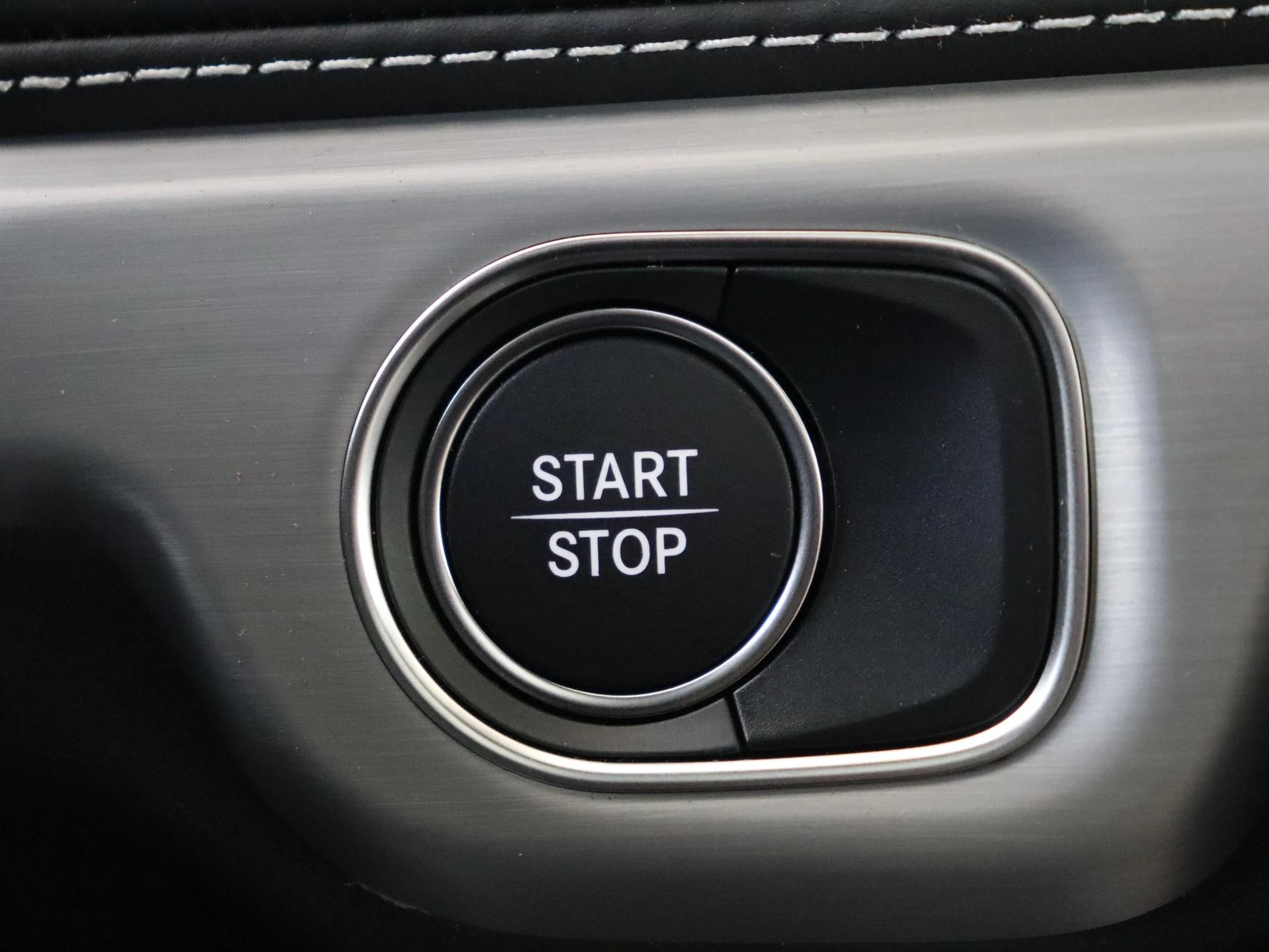 Mercedes-Benz-G-Klasse-image-25