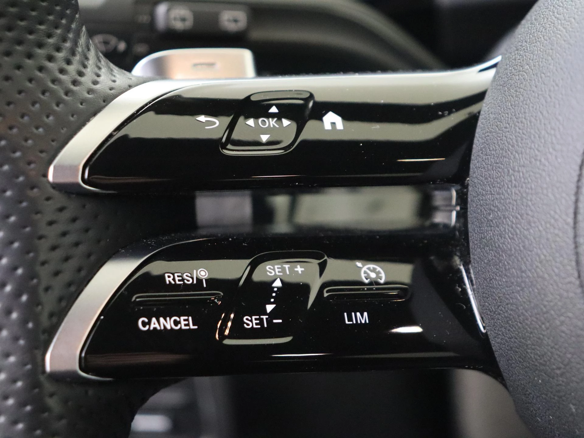 Mercedes-Benz-B-Klasse-image-16