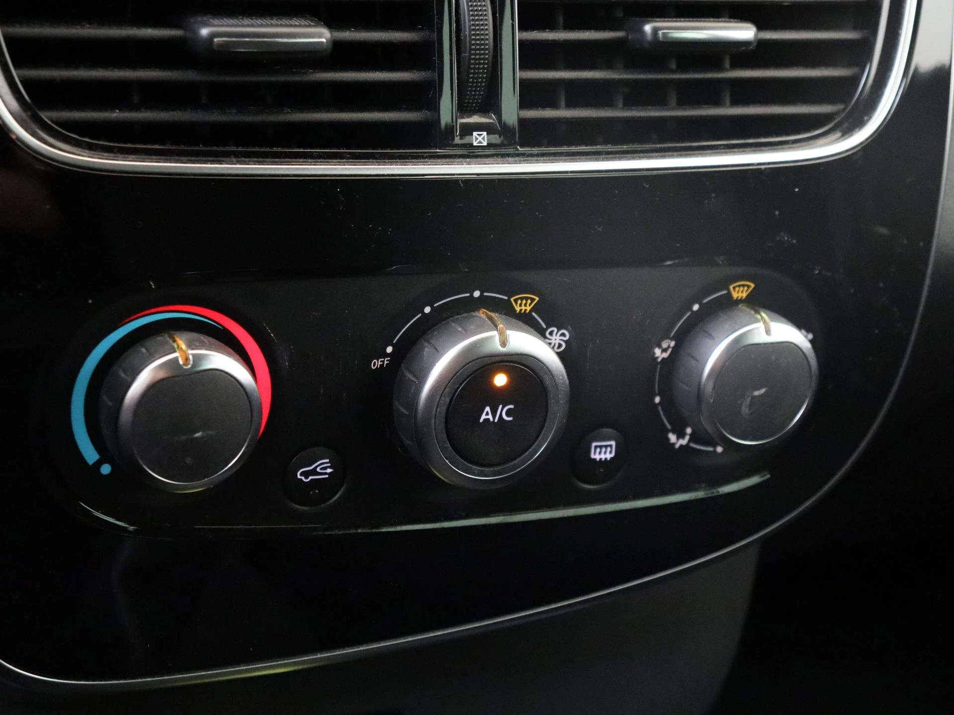 Renault-Clio-image-18