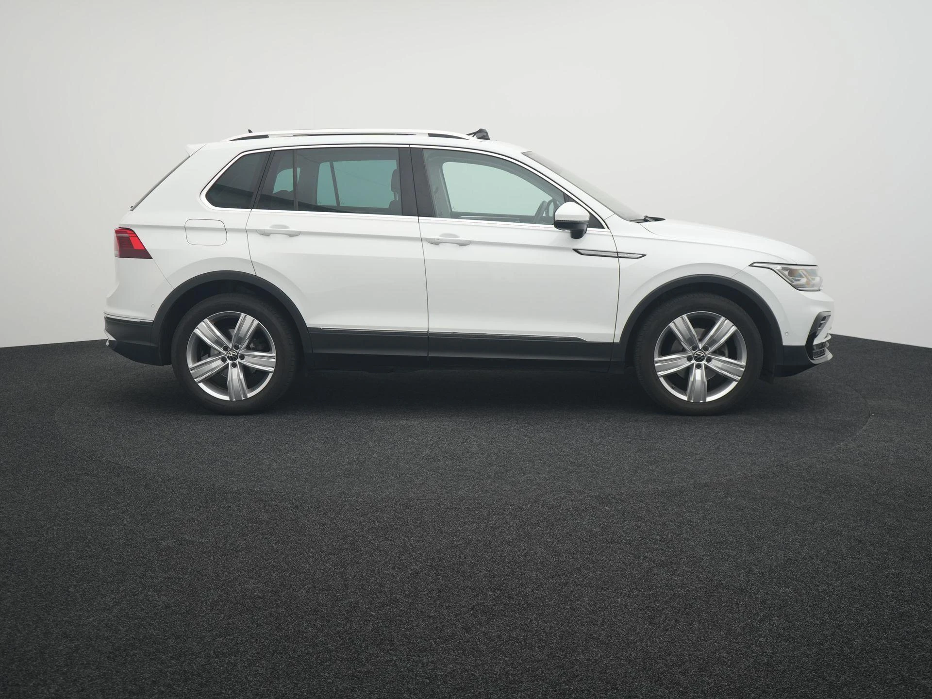 Volkswagen-Tiguan-image-5