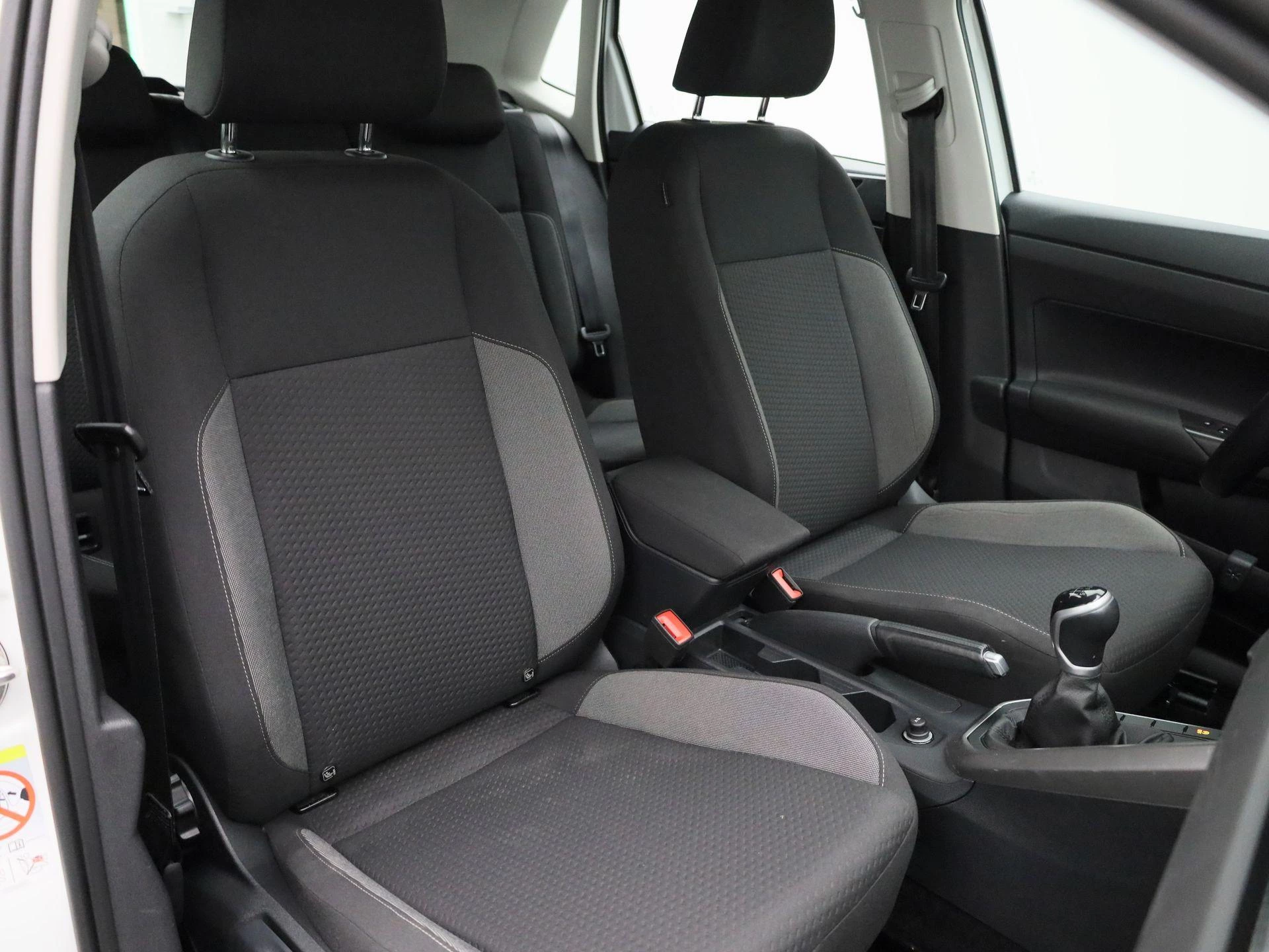 Volkswagen-Polo-image-33