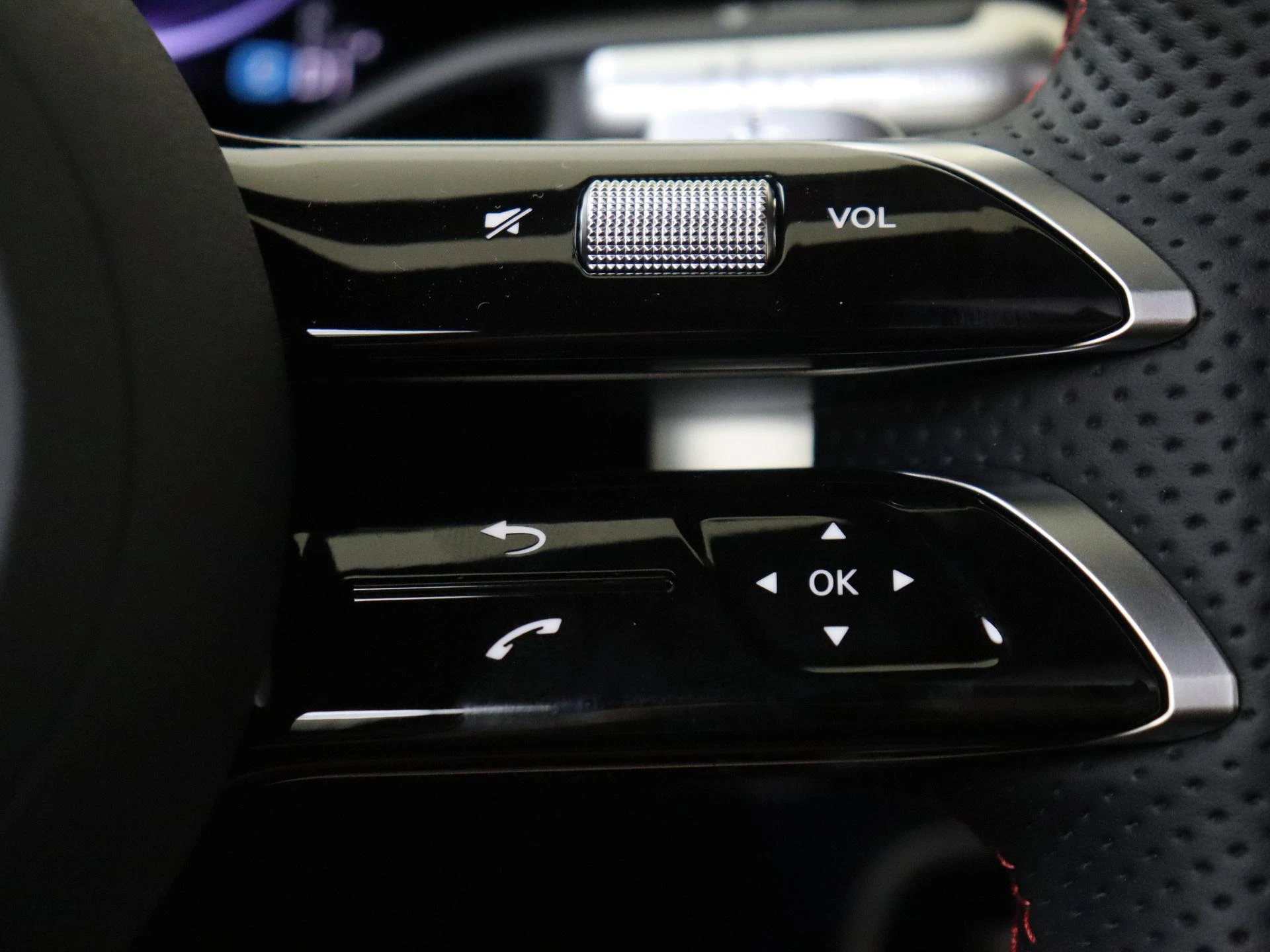 Mercedes-Benz-GLB-image-12