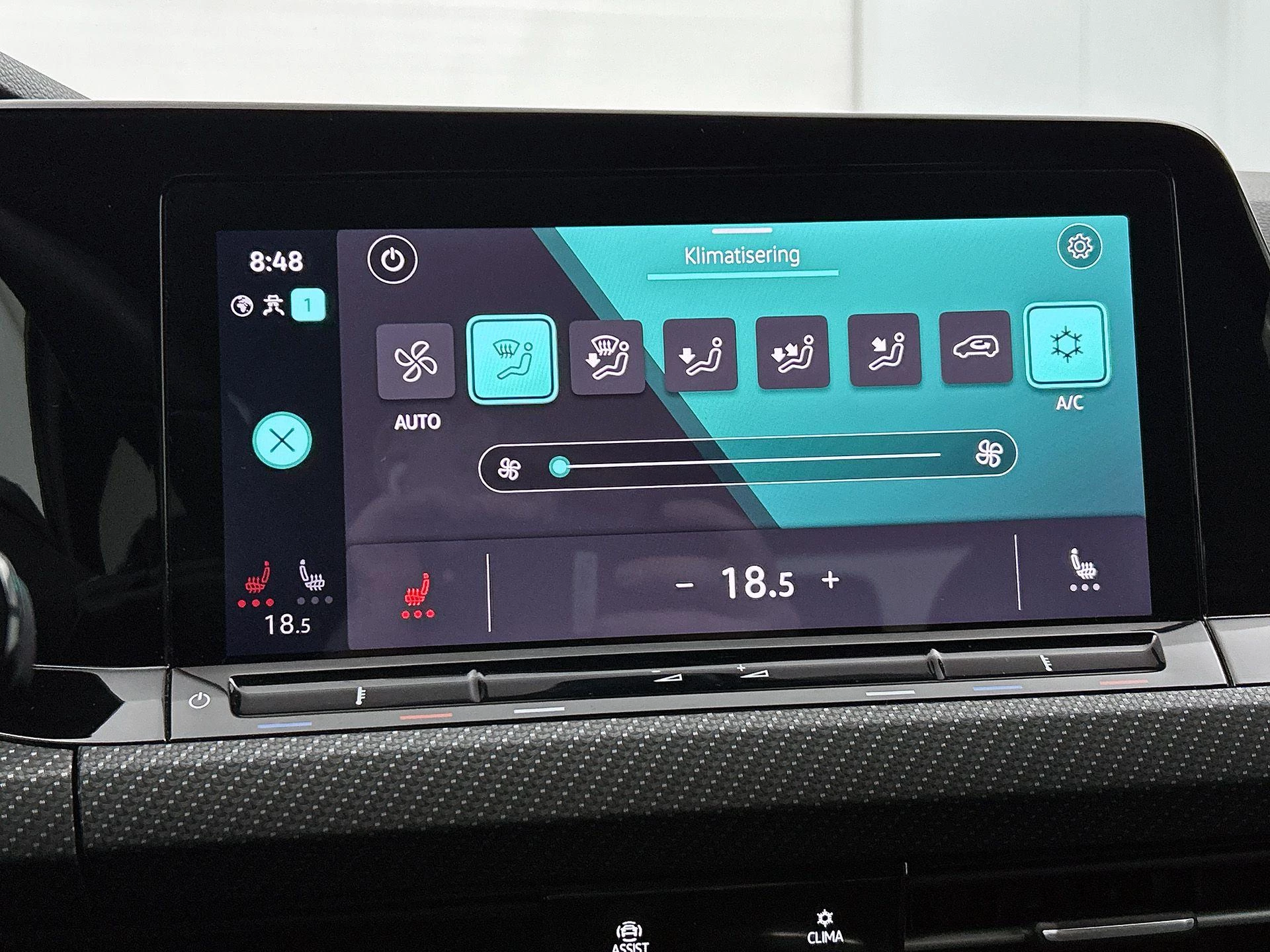 Volkswagen-Golf-image-27