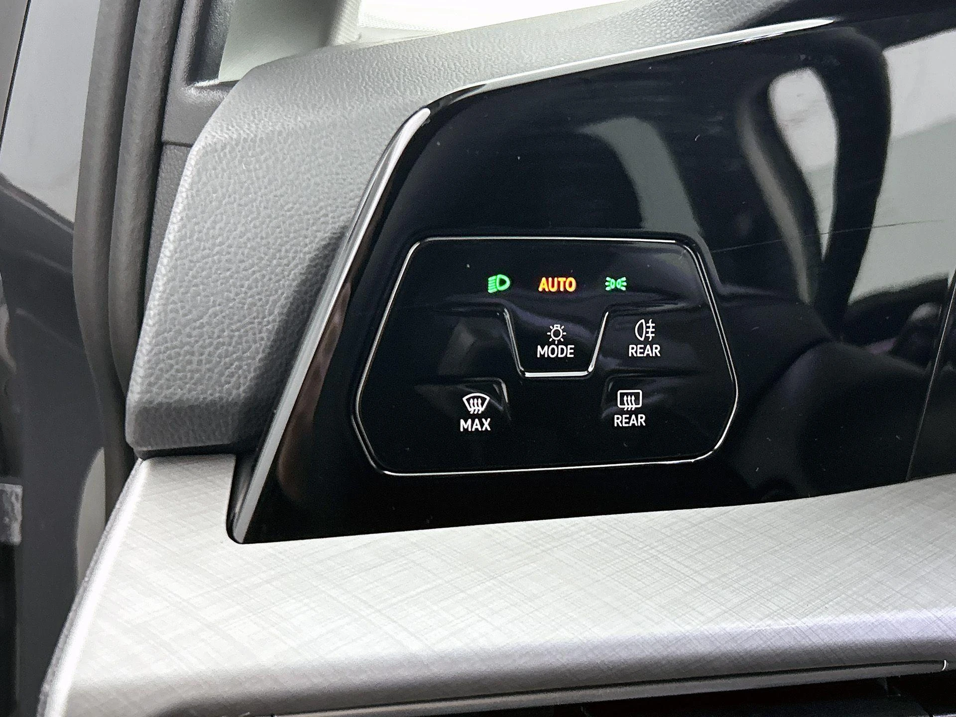 Volkswagen Golf - 24