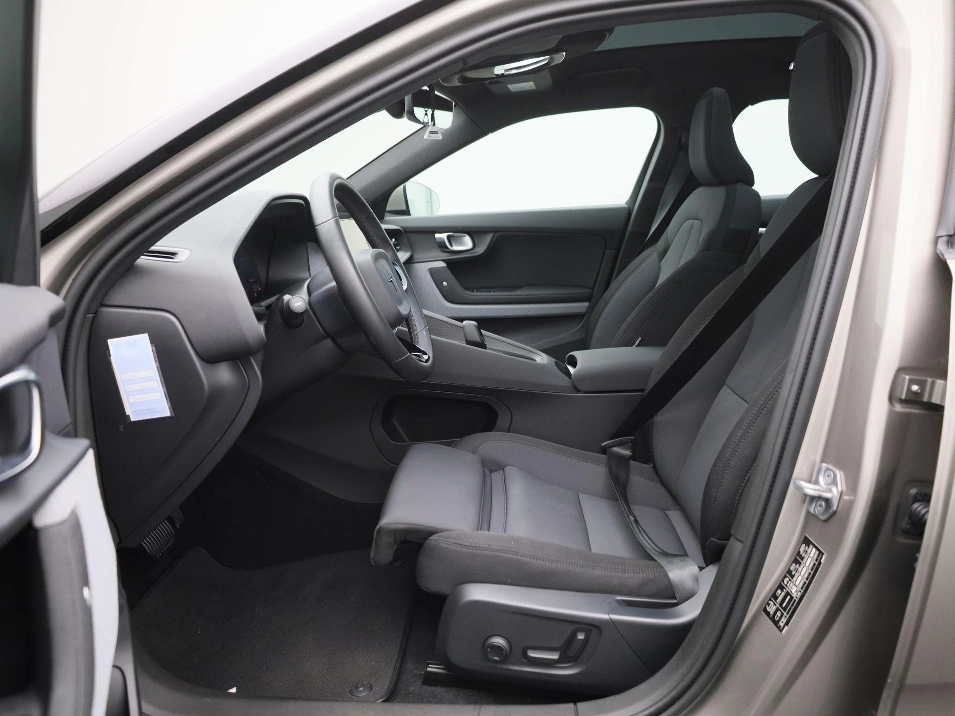 Polestar-2-image-10