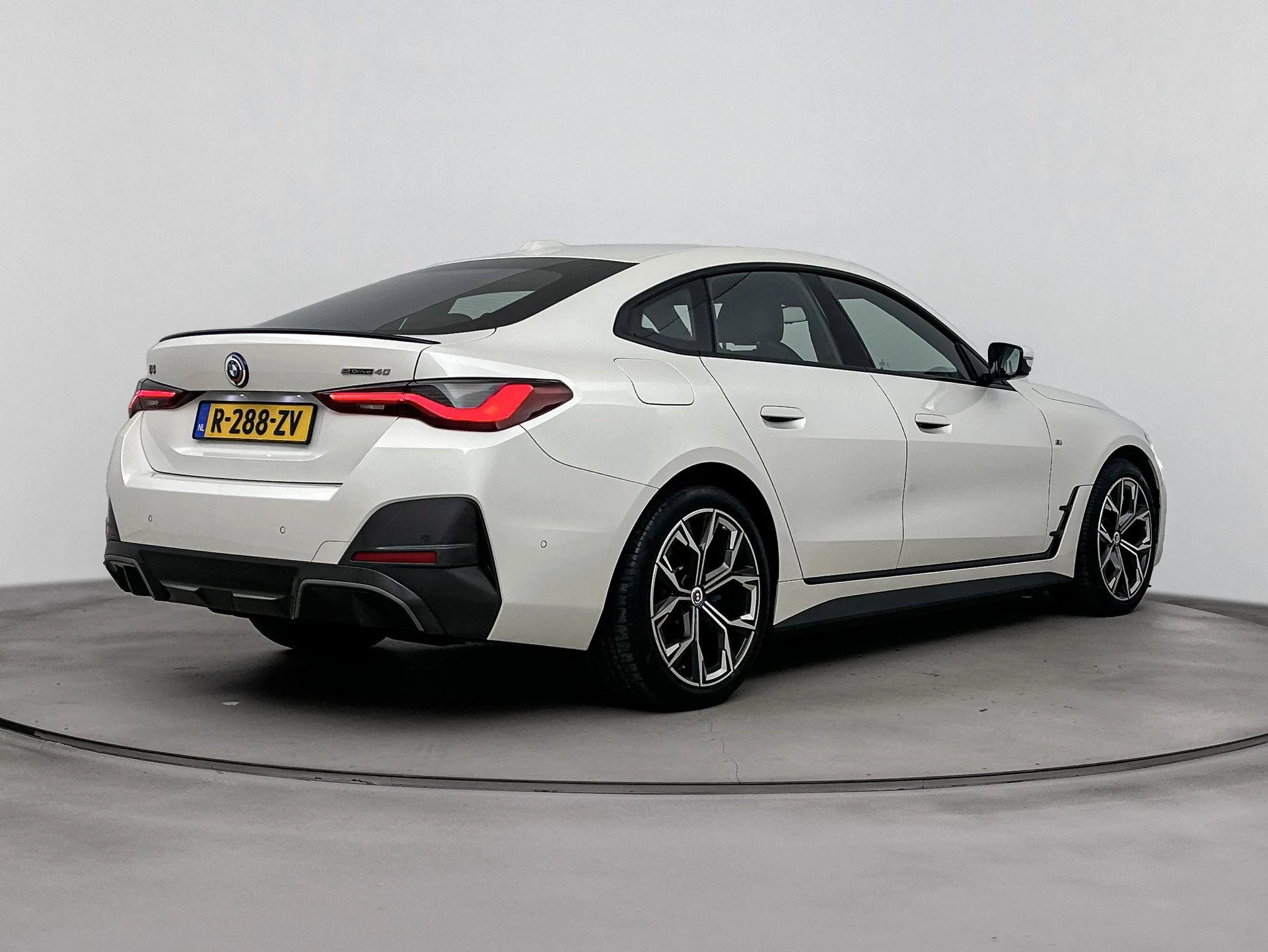 BMW-i4-image-3