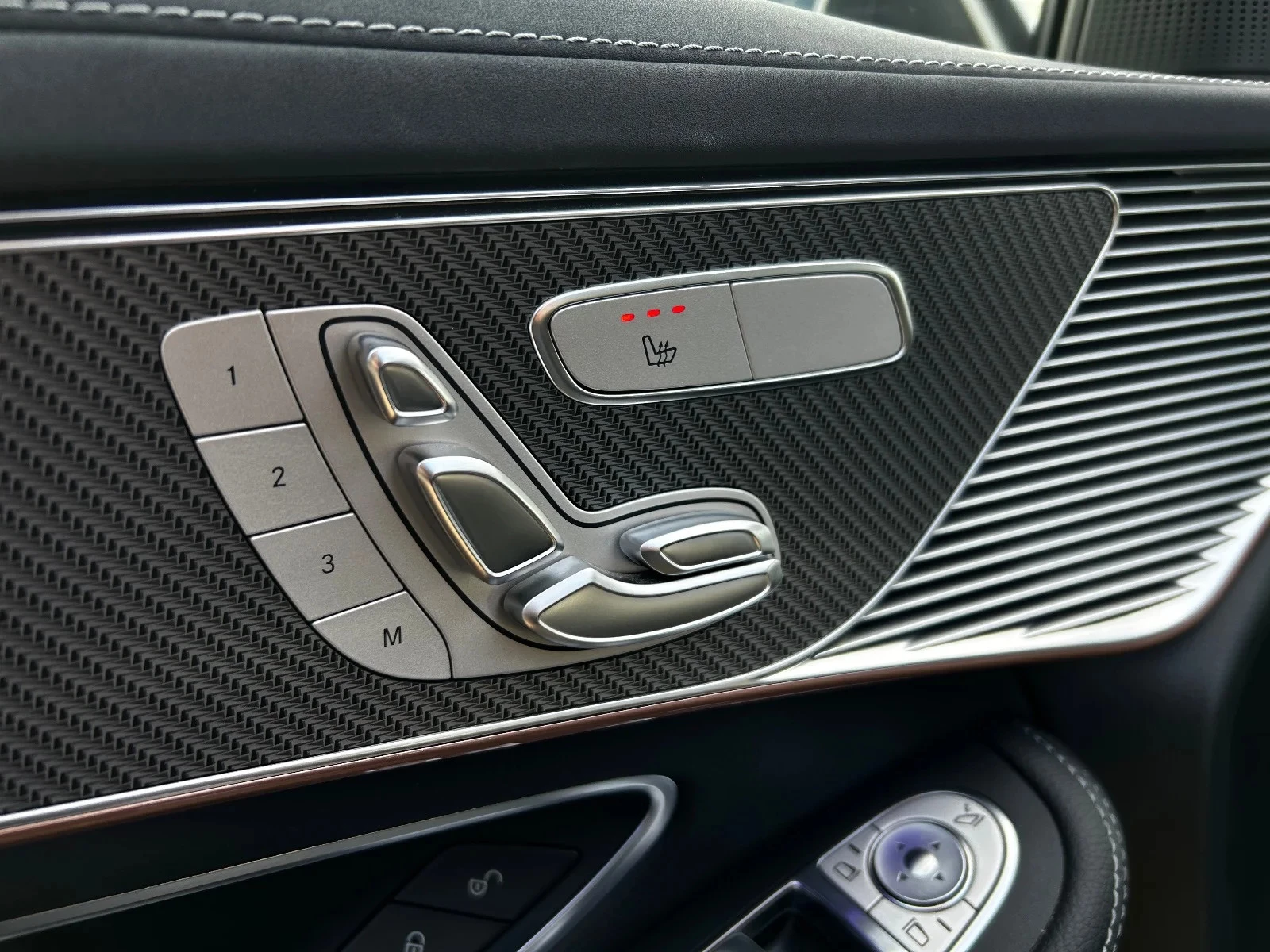 Mercedes-Benz-EQC-image-9