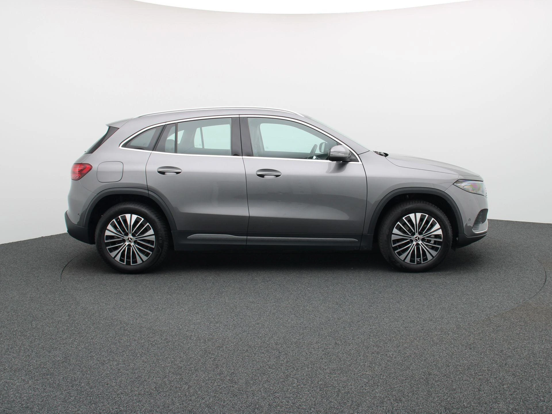 Mercedes-Benz-EQA-image-5