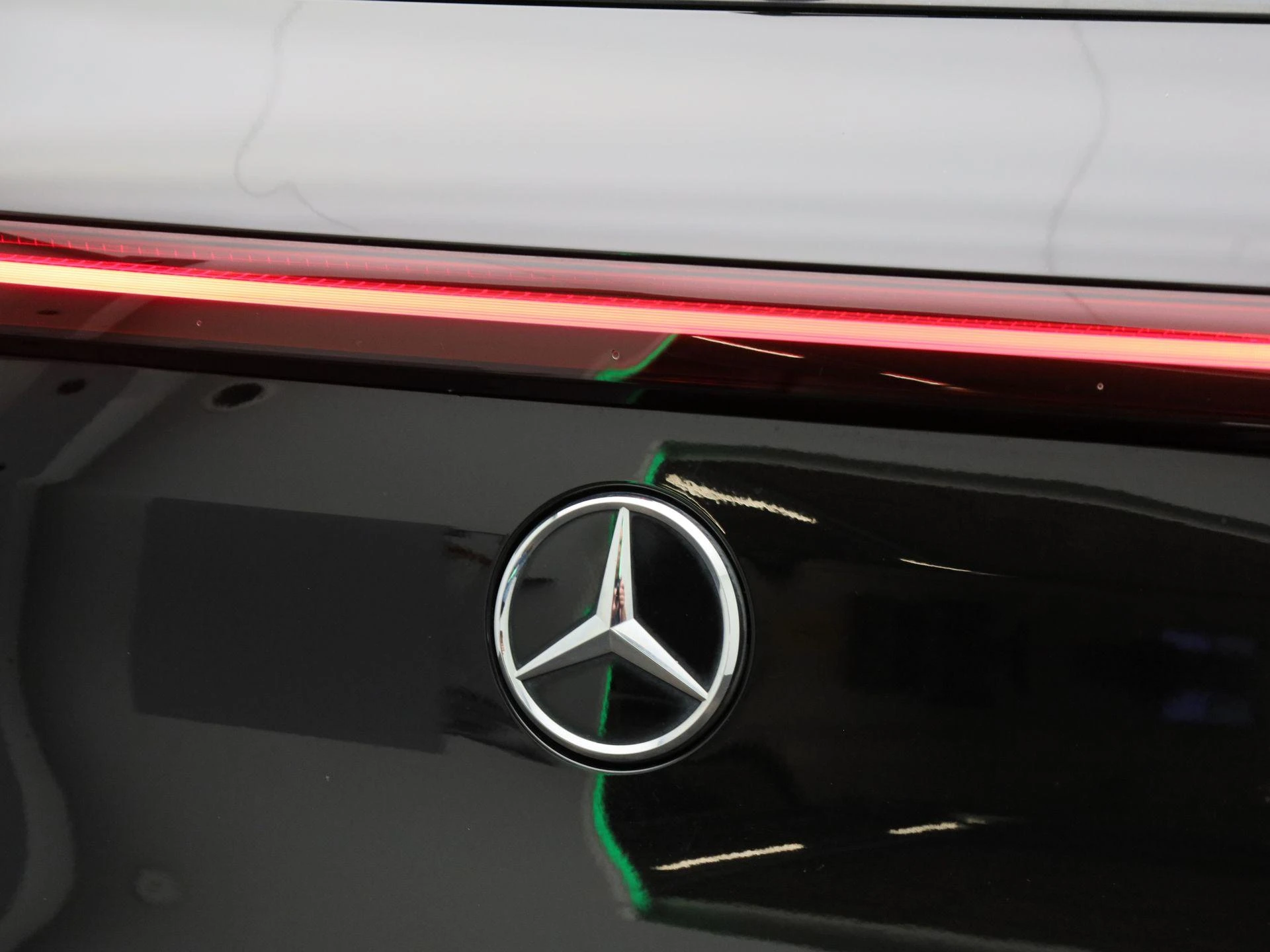 Mercedes-Benz-EQC-image-60