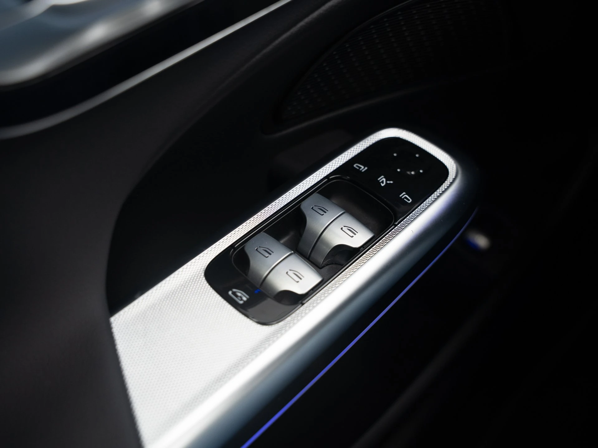 Mercedes-Benz-E-Klasse-image-17