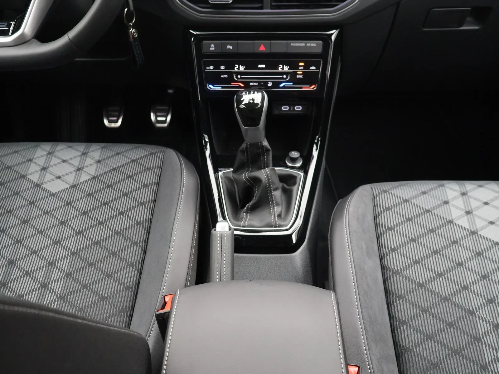 Volkswagen-T-Cross-image-13