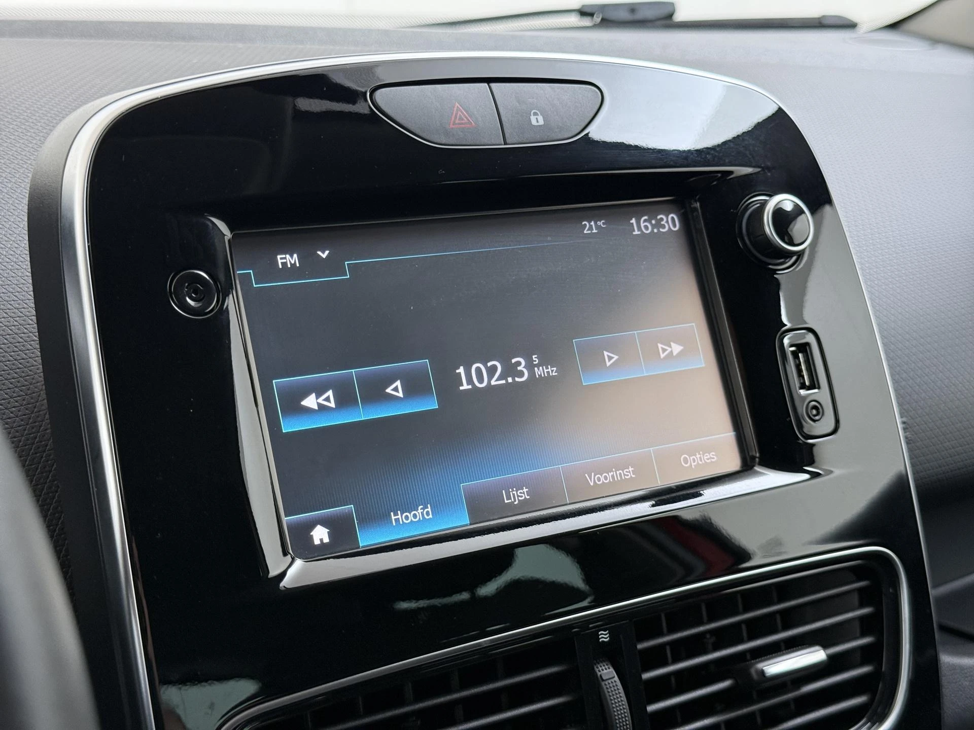 Renault-Clio-image-28