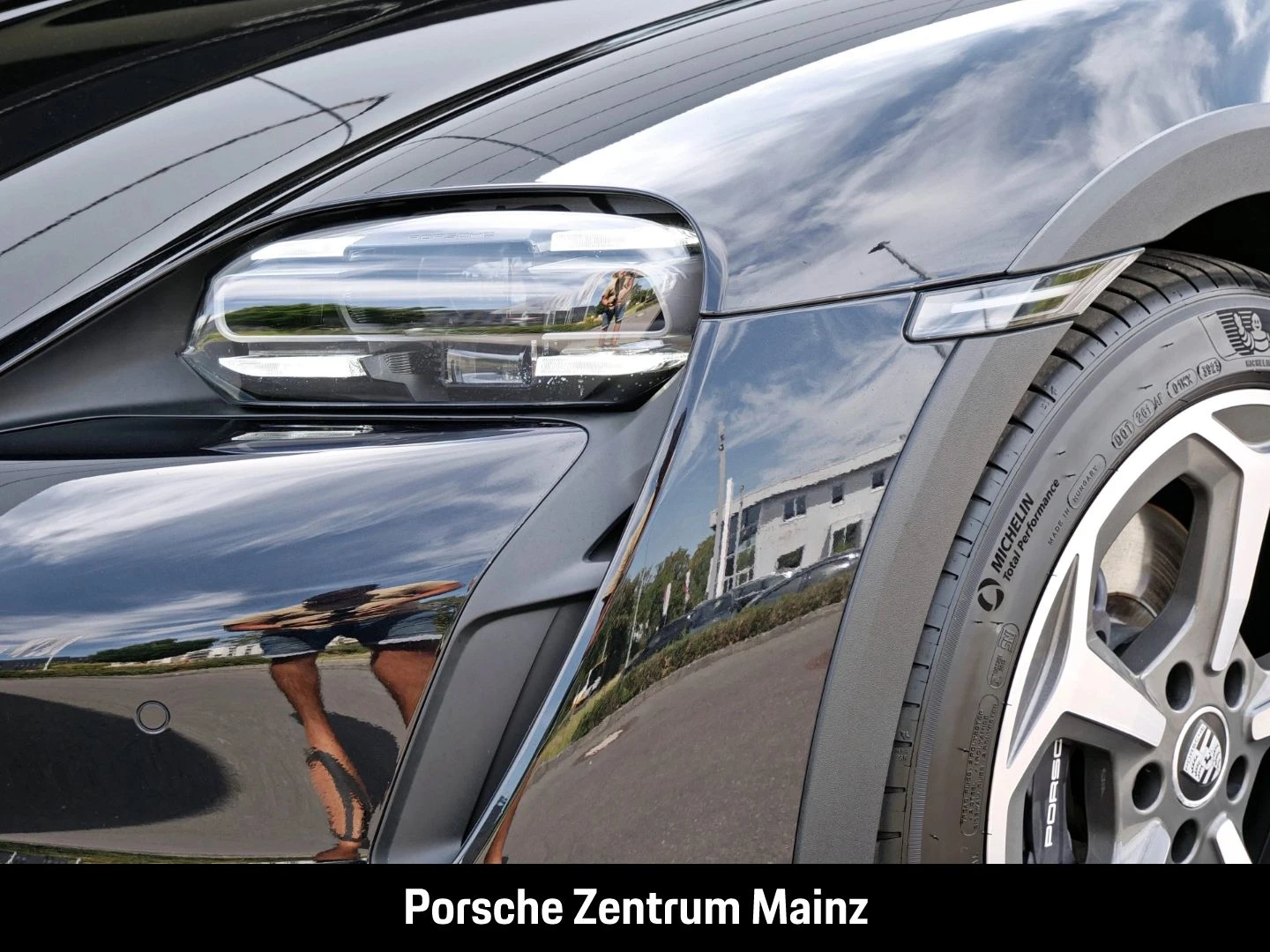 Porsche-Taycan-image-9
