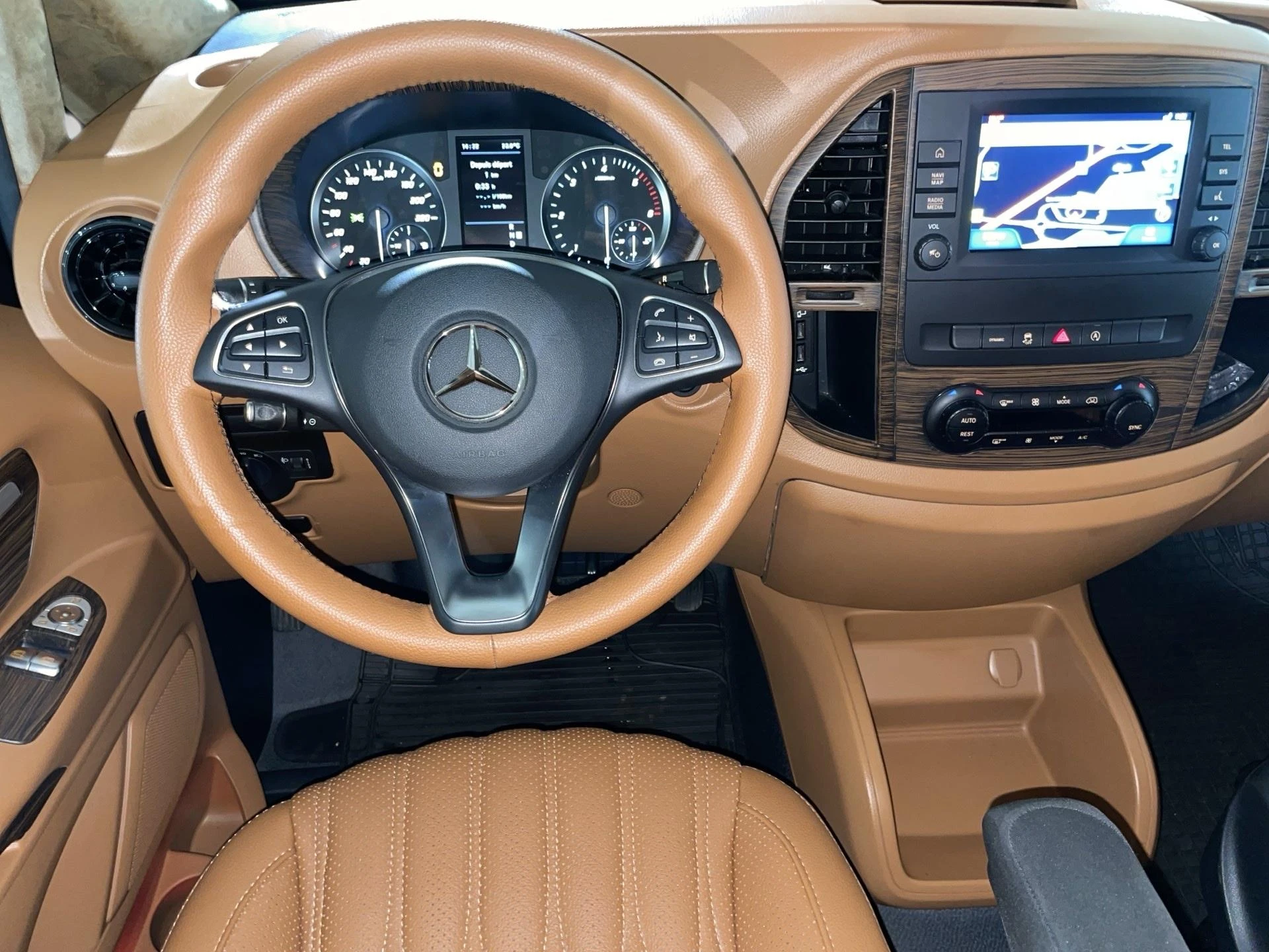 Mercedes-Benz-Vito-image-5