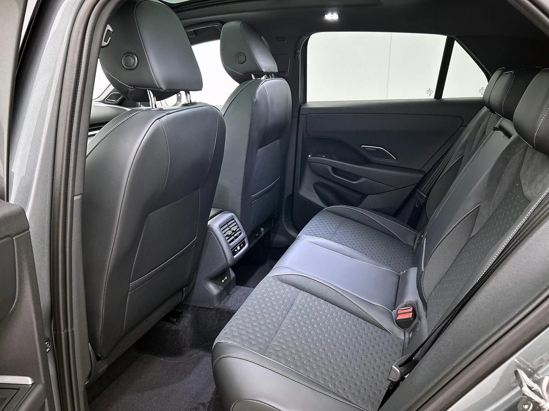 Volkswagen-T-Roc-image-26