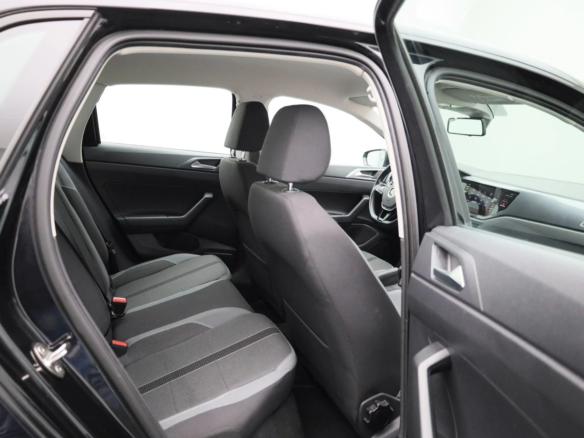 Volkswagen-Polo-image-31