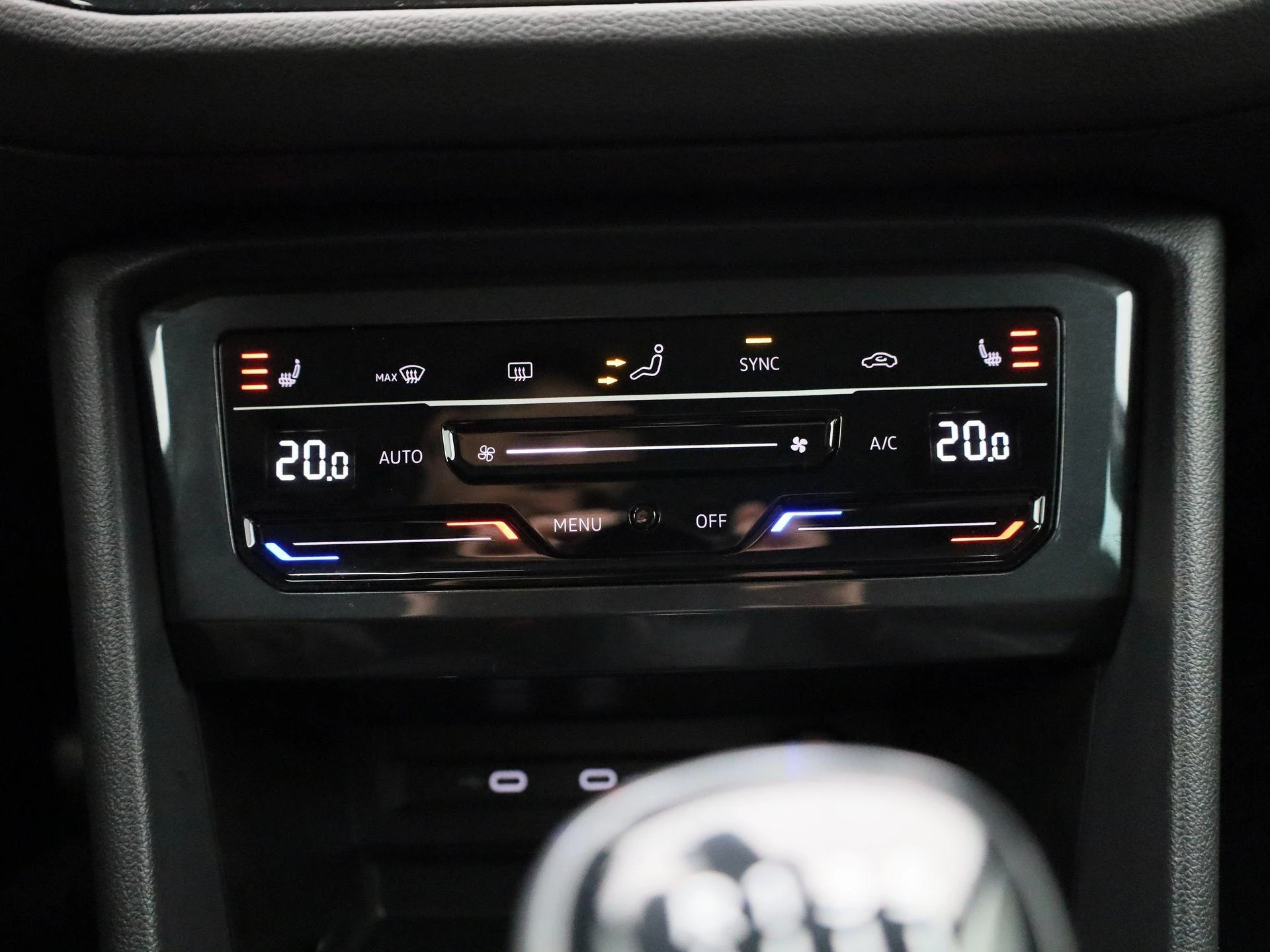 Volkswagen-Tiguan-image-17