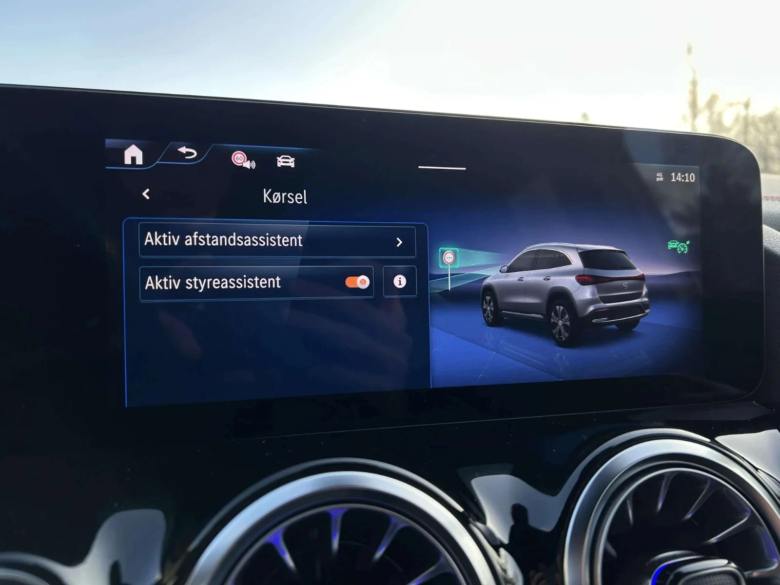 Mercedes-Benz-EQA-image-16