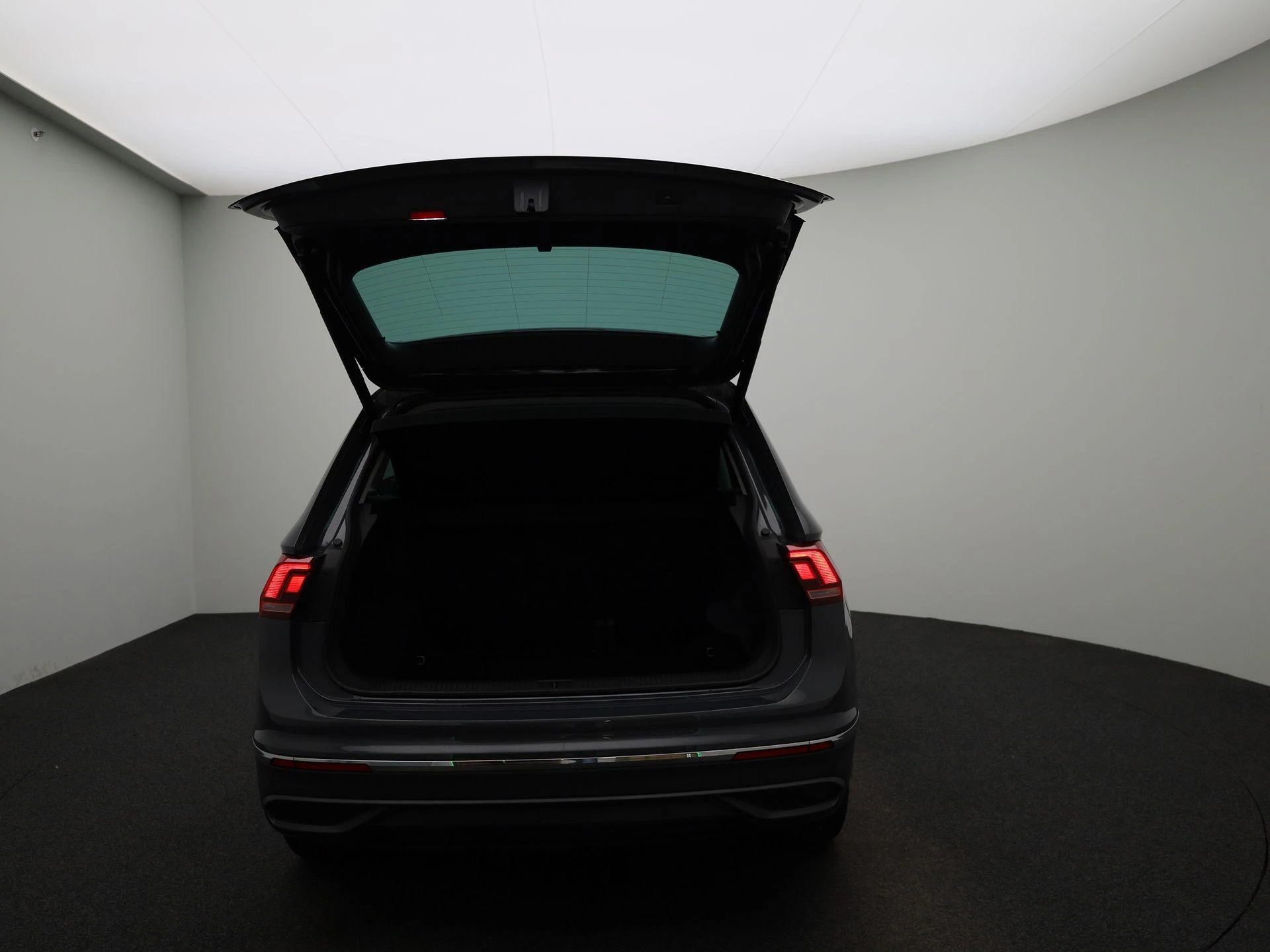 Volkswagen-Tiguan-image-10