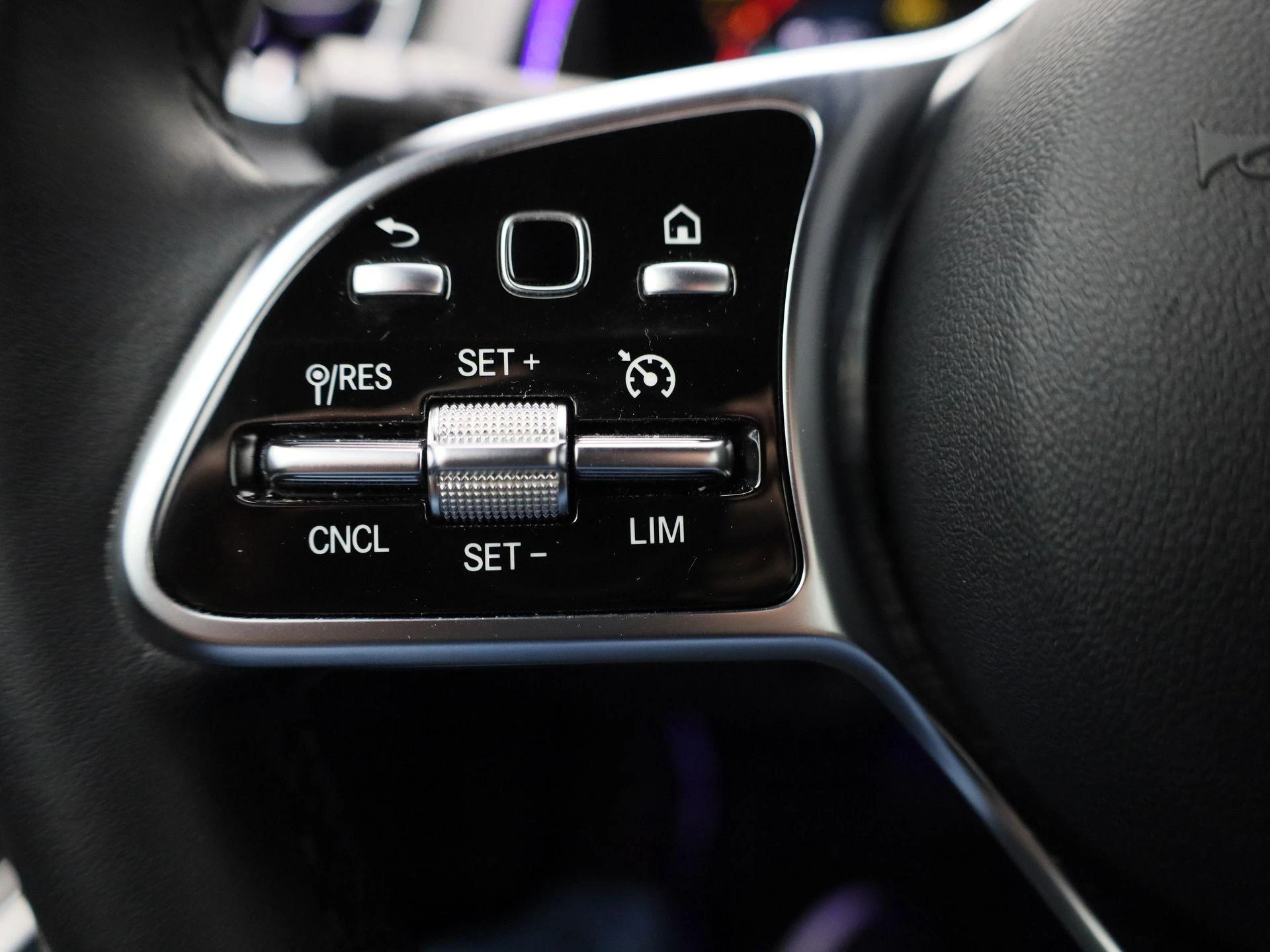 Mercedes-Benz-EQB-image-19