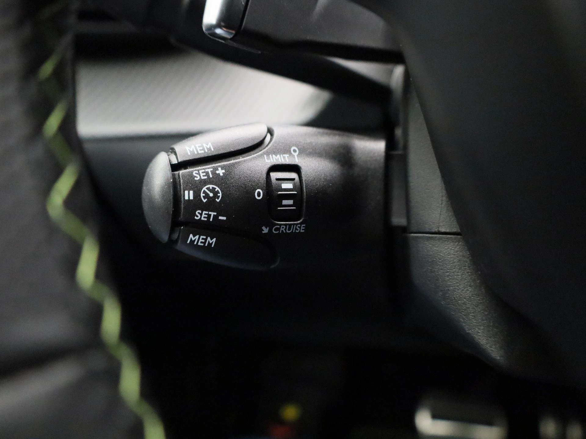 Peugeot 208 1.2 HYBRID 100 e-DSC6 GT