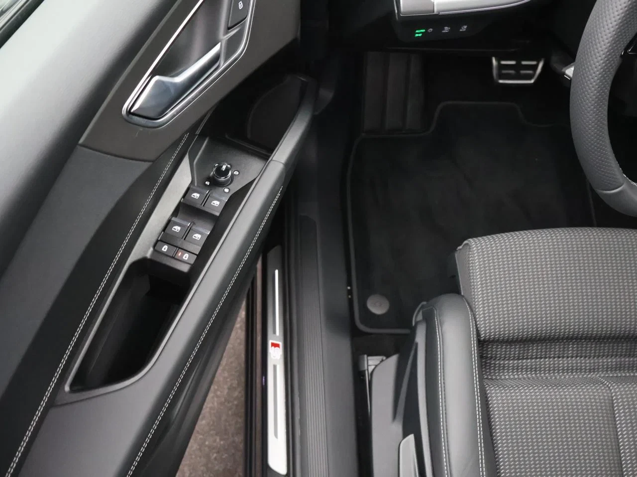 Audi-Q4 e-tron-image-5