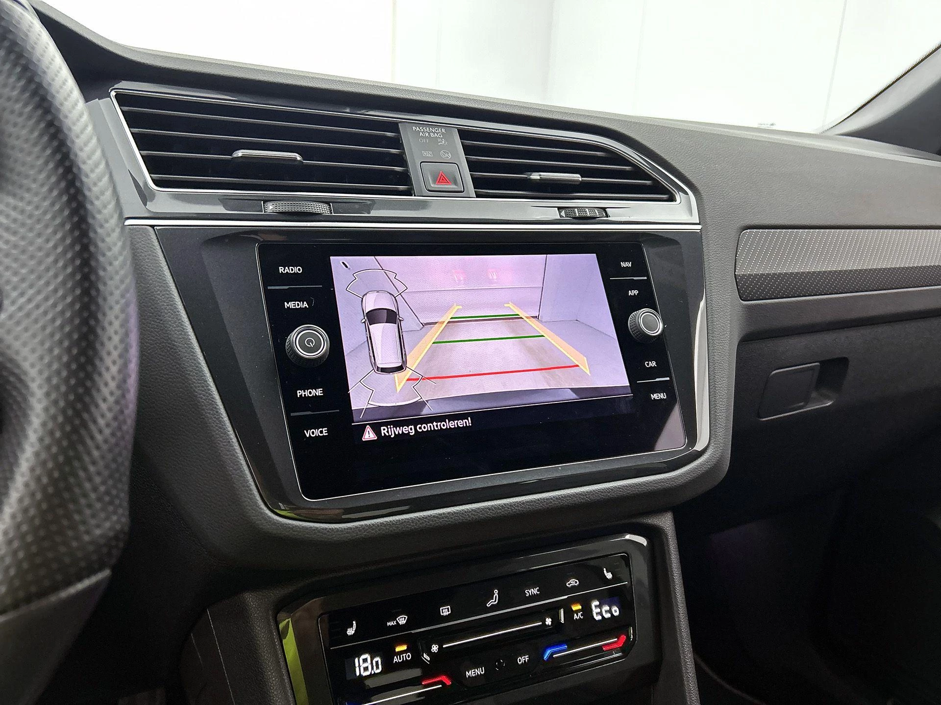 Volkswagen-Tiguan-image-15