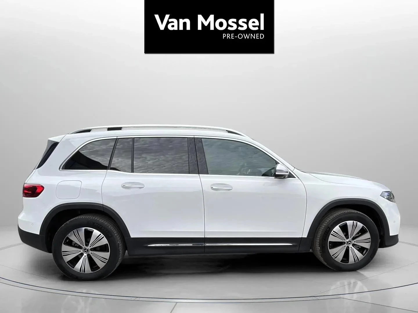 Mercedes-Benz-EQB-image-3