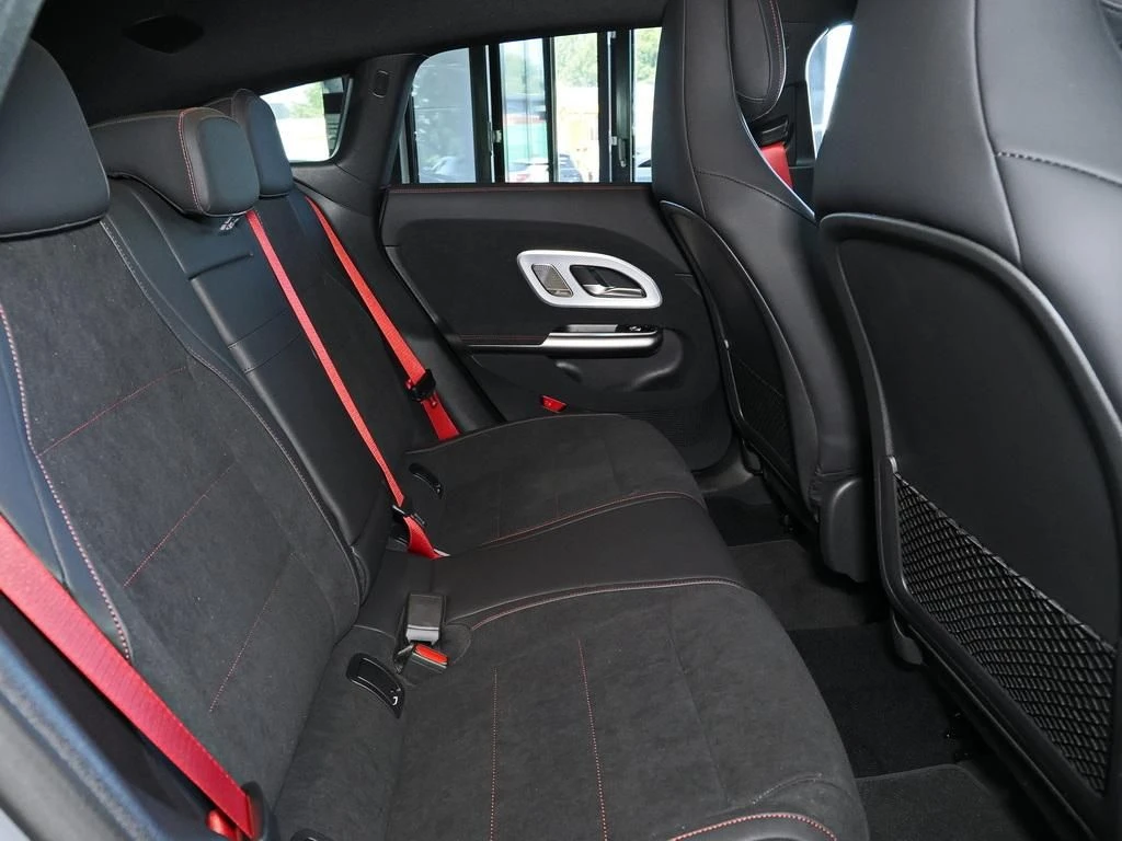 Mercedes-Benz-CLA 200-image-15