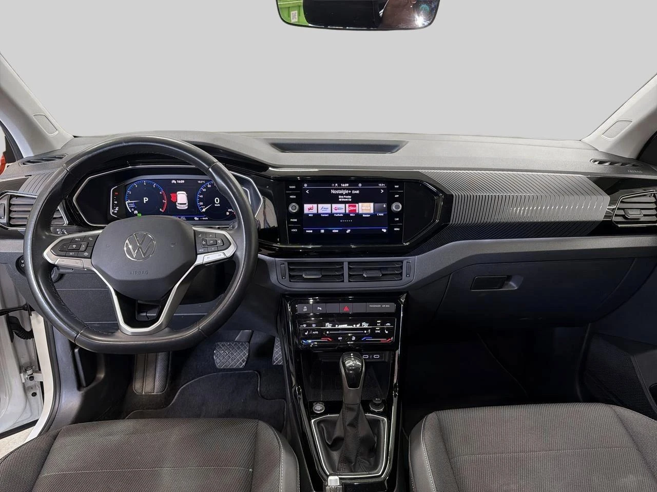 Volkswagen-T-Cross-image-12